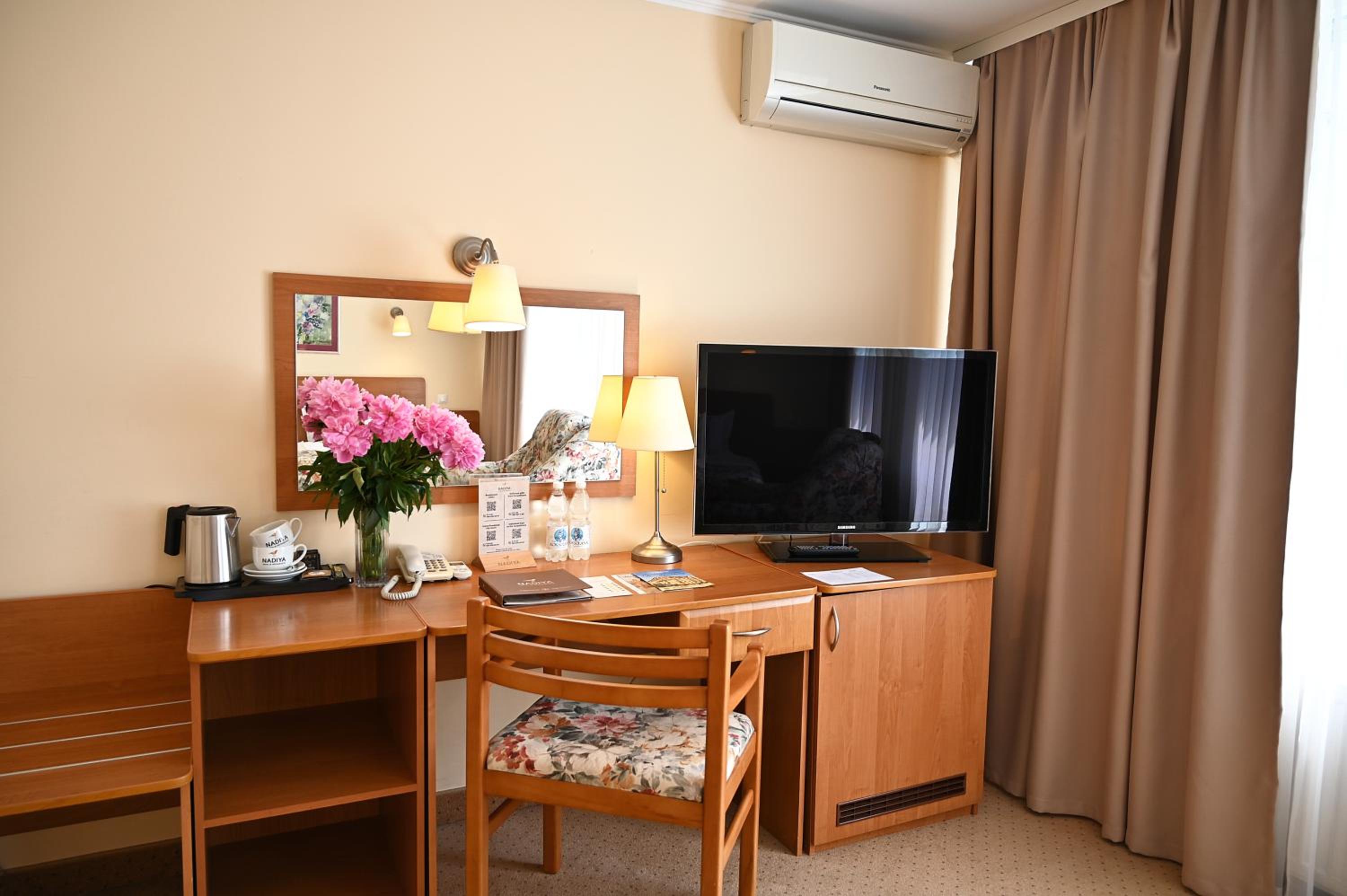 Family Room (2 Adults + 1 Child) photo 2