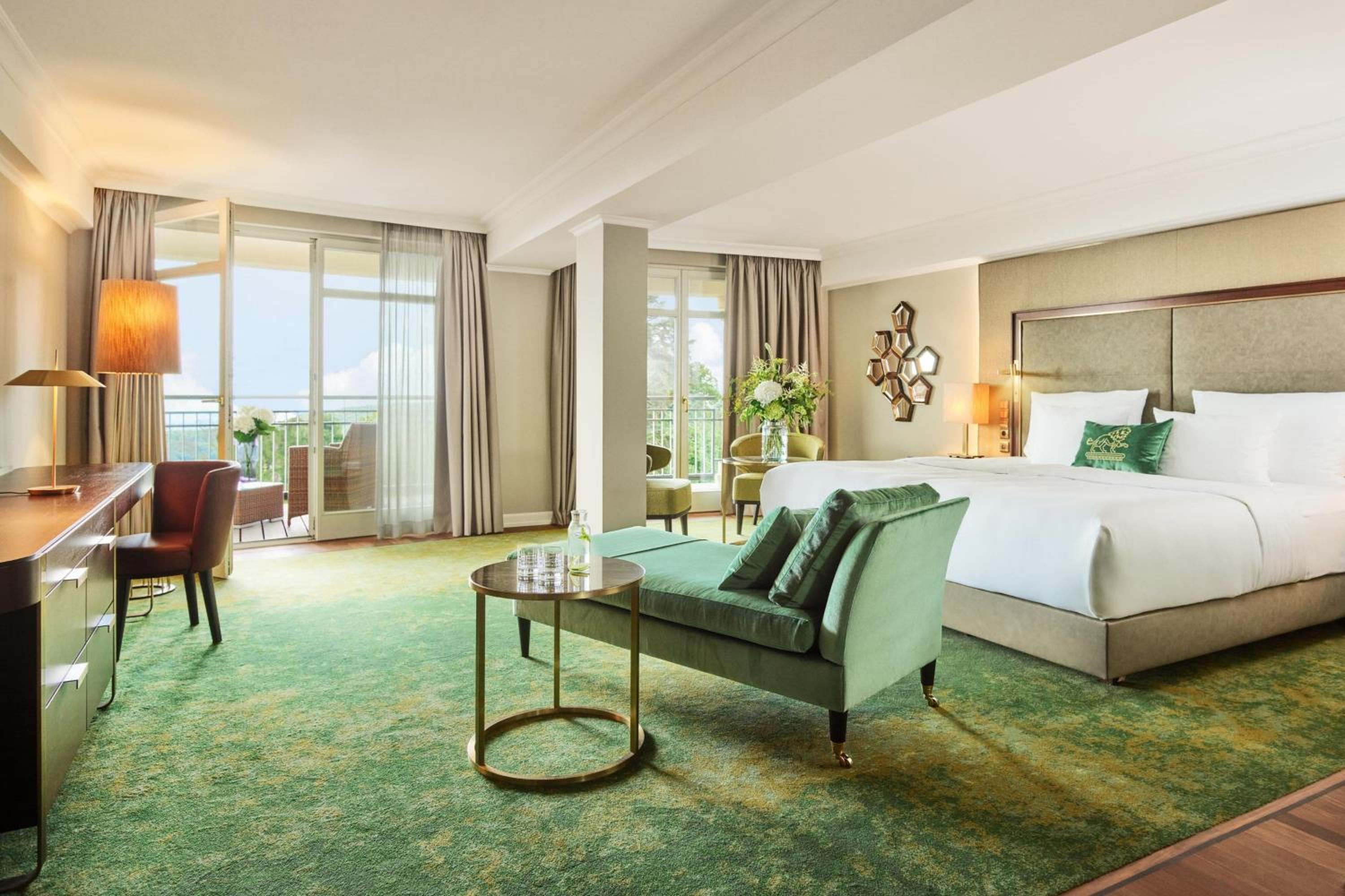 Deluxe Room, Guest room, 1 King, Skyline view, Balcony - Photo 1