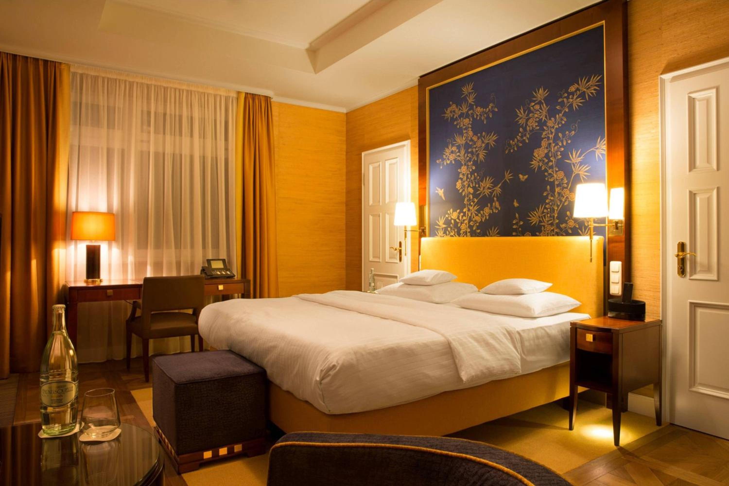 Penthouse Deluxe Room, Guest room, 1 King, City view - Photo 2