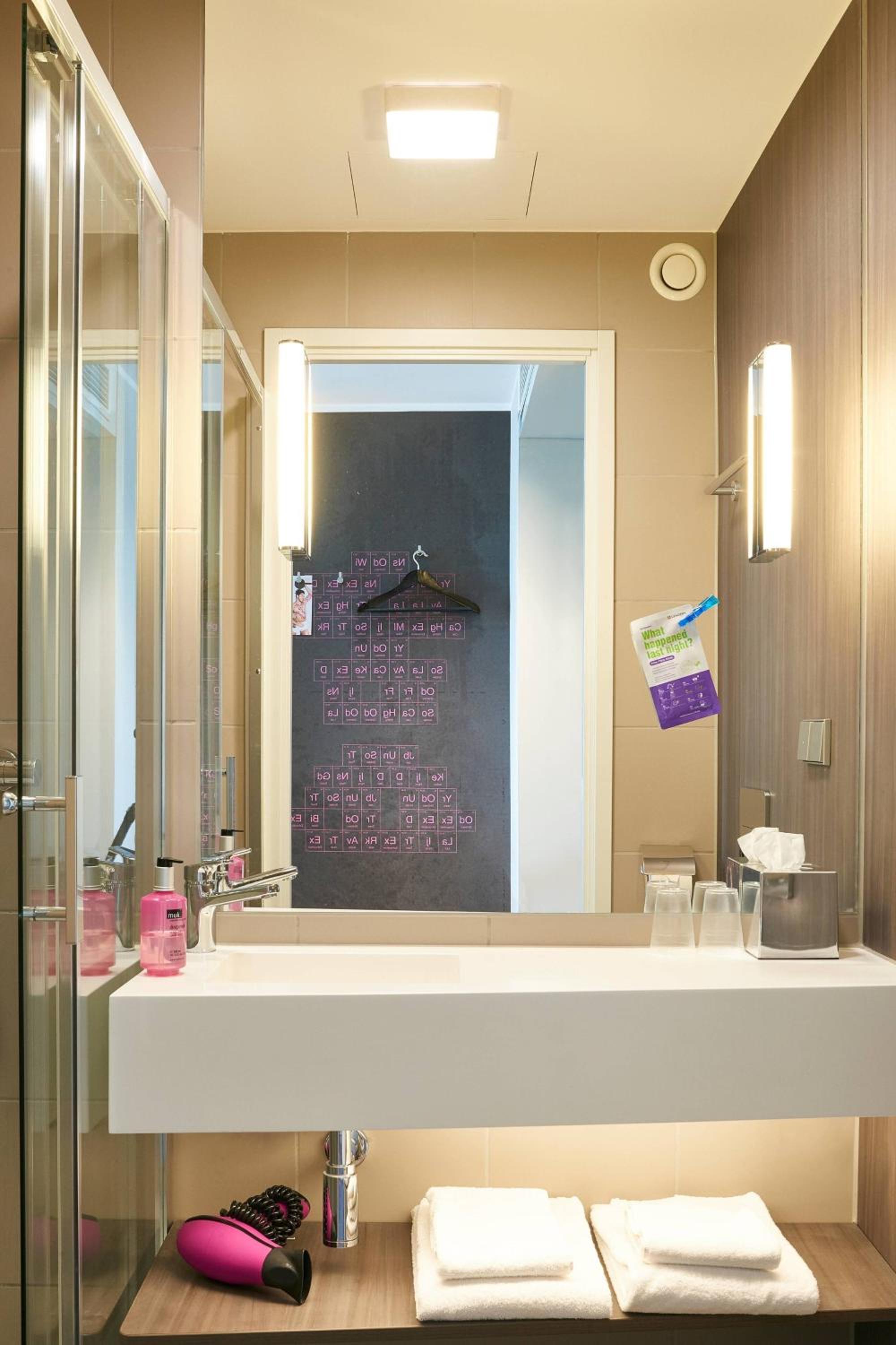 Moxy Sleeper, Guest room, 1 Queen