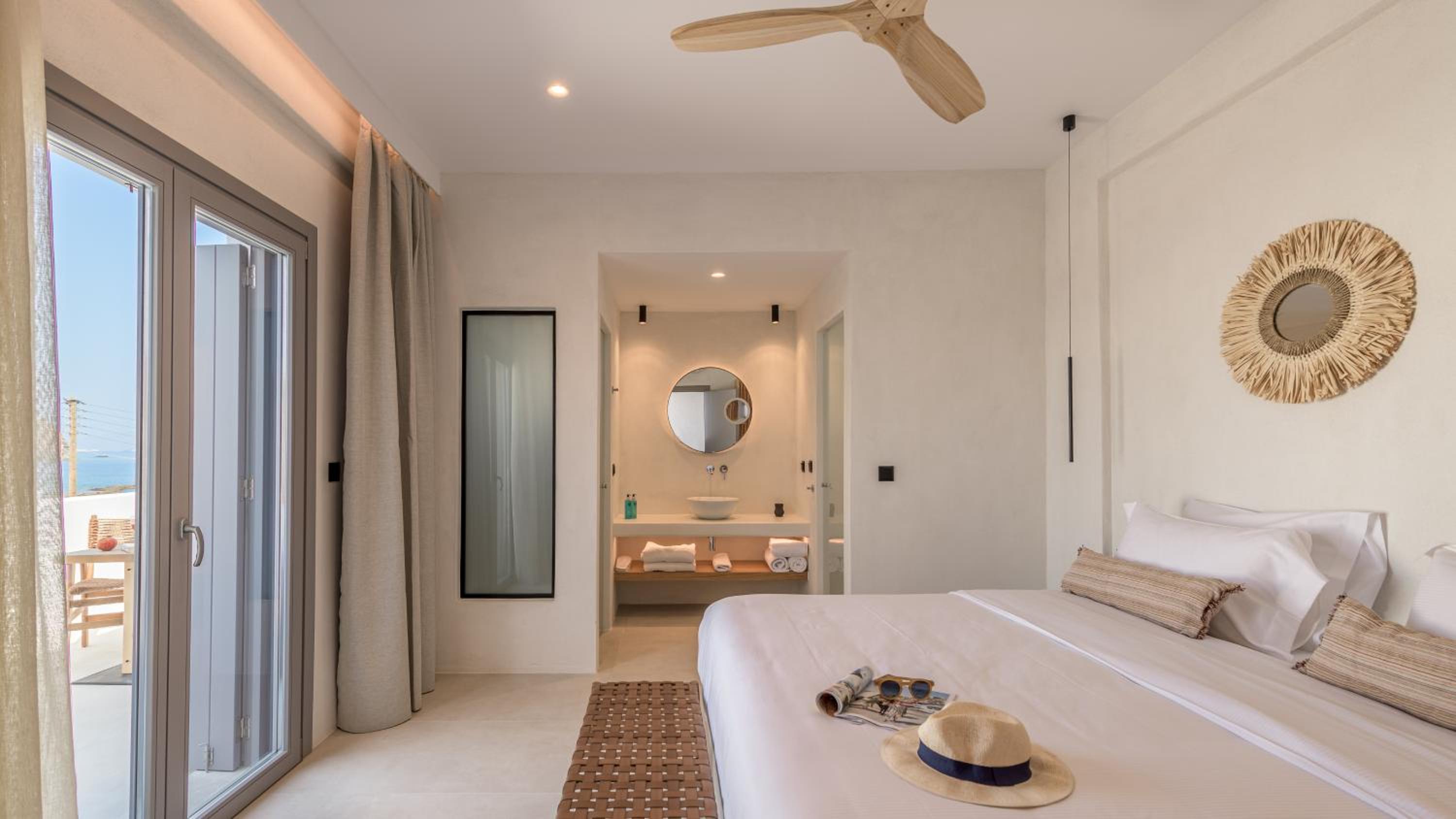 Deluxe Double Room with Side Sea View photo 1