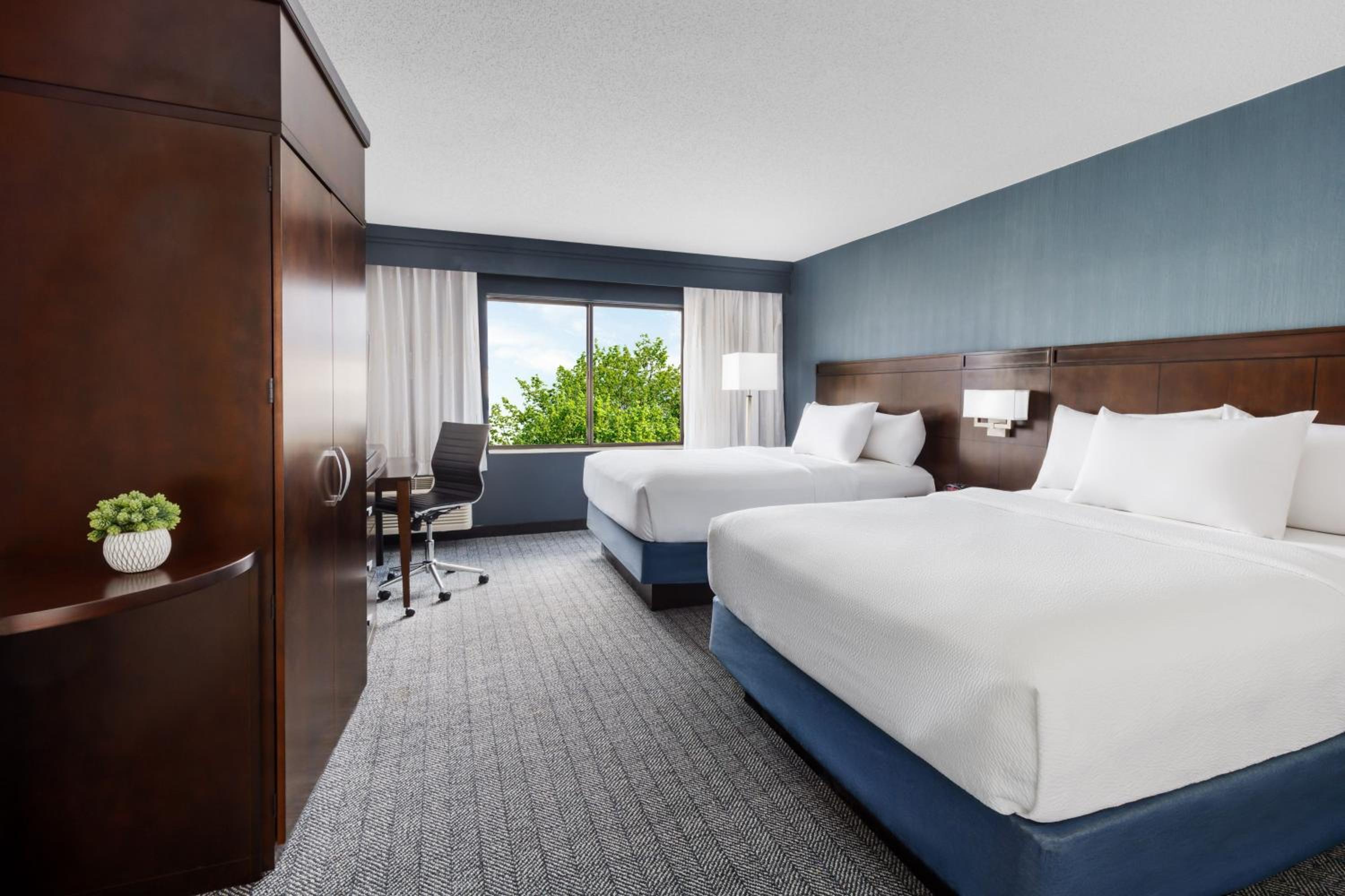 Guest Room with Two Queen Beds - Photo 7