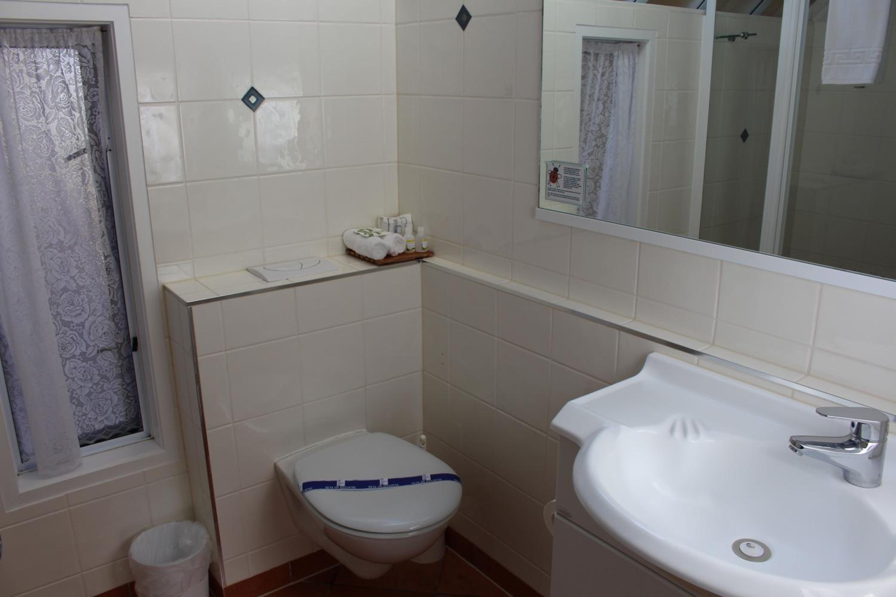 One-Bedroom Suite with Sea View - Photo 6