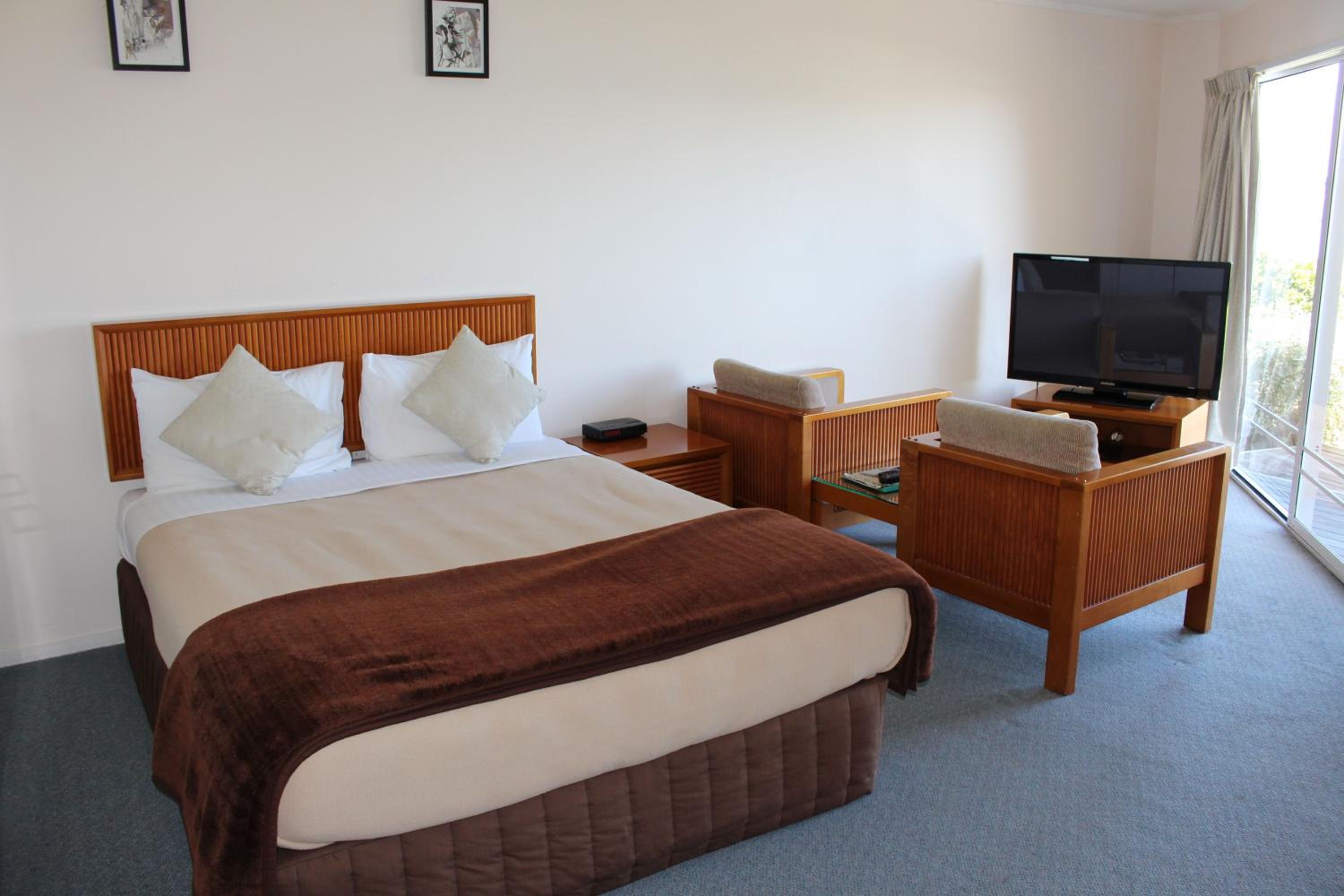One-Bedroom Suite with Sea View - Photo 3