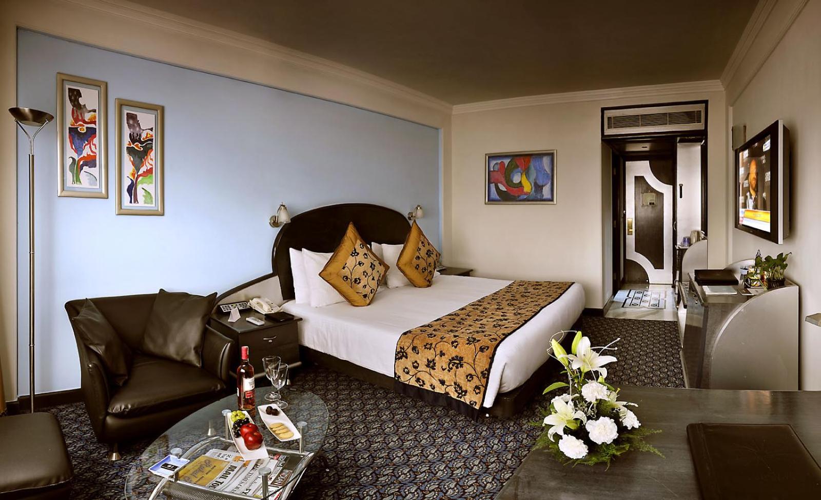 Club Room with complimentary breakfast, 15% Discount on F&B  - Photo 3