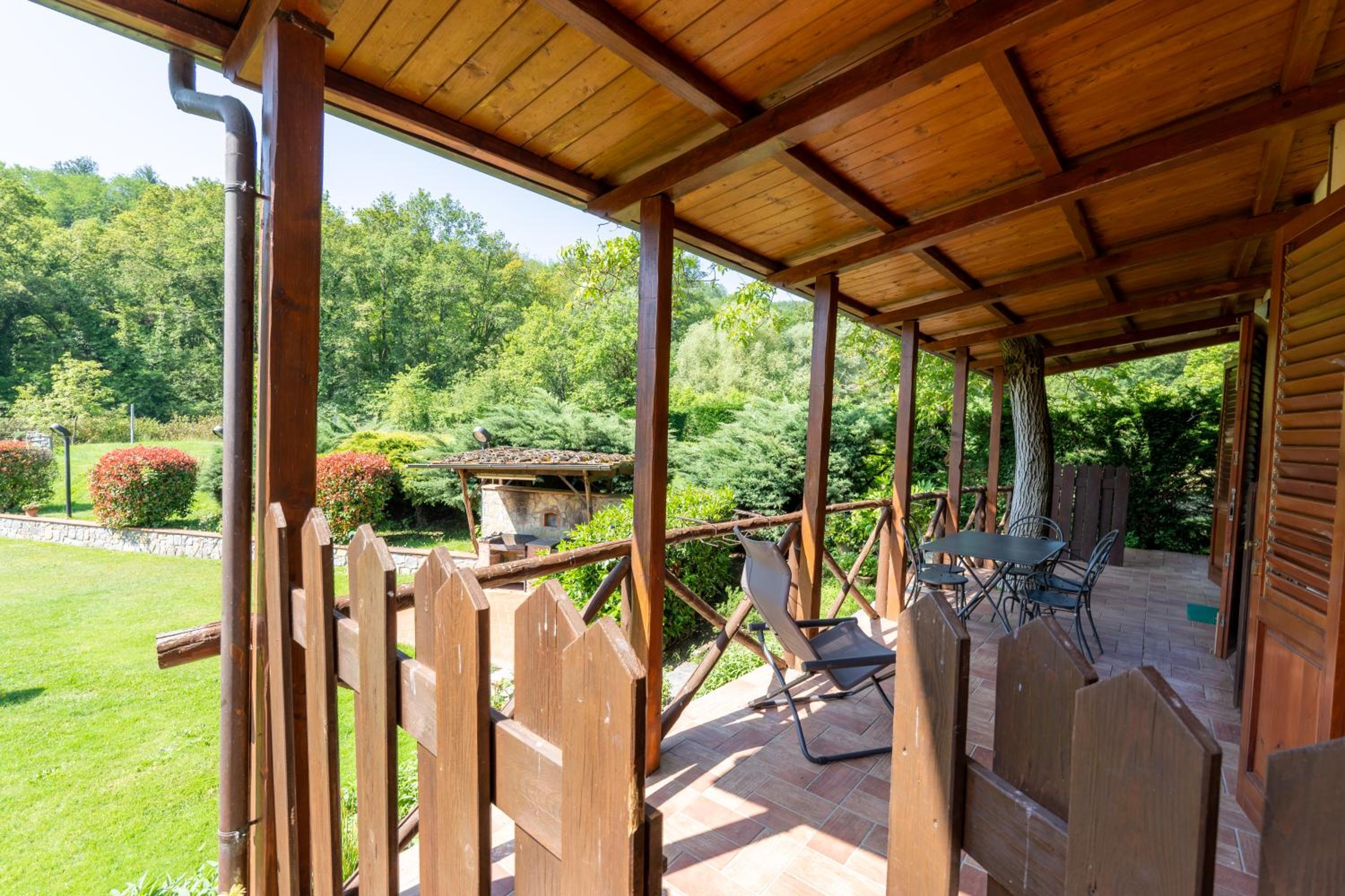 Three-Bedroom Apartment With Terrace photo 2