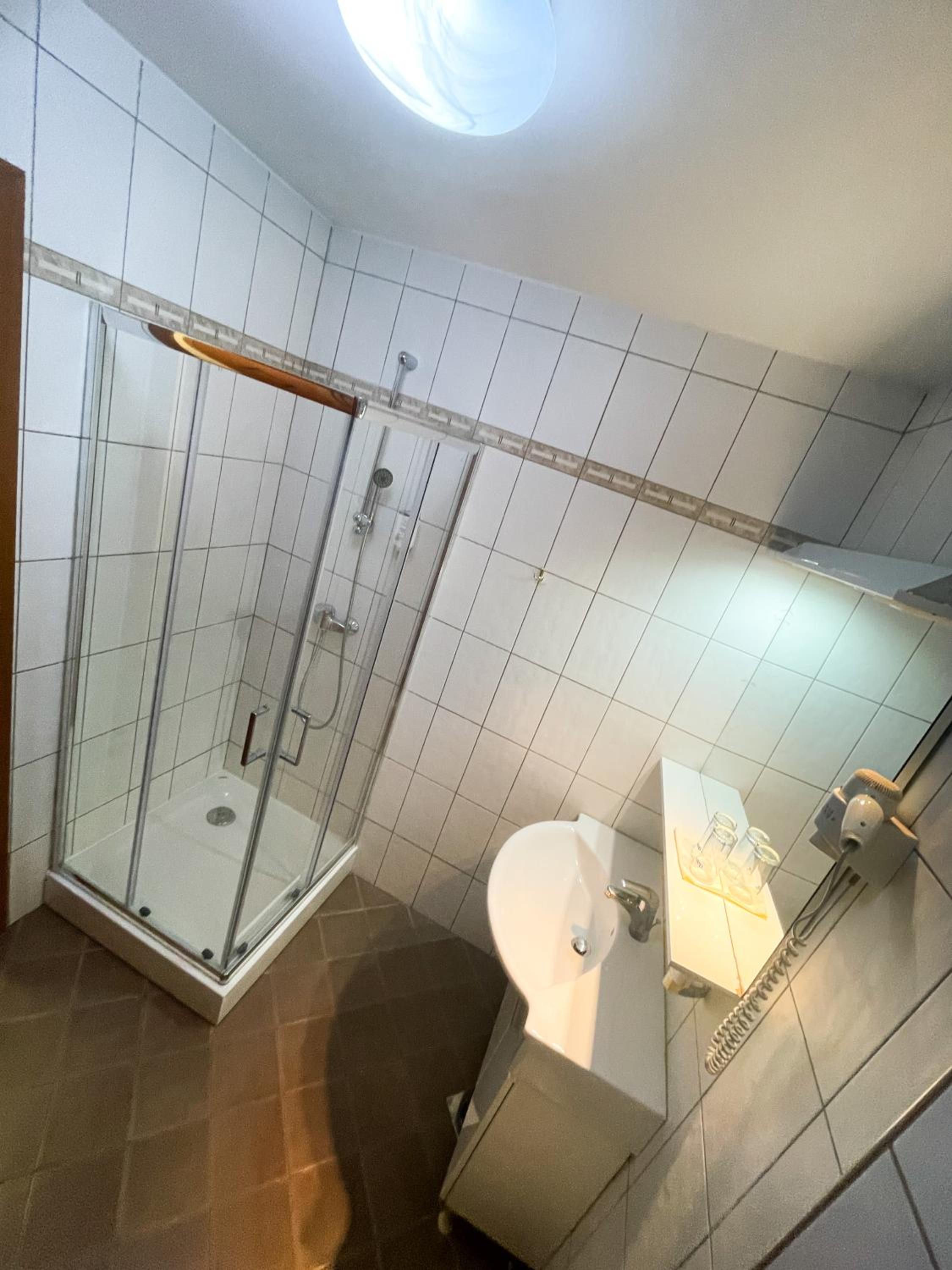 Double Room with Balcony - Photo 19