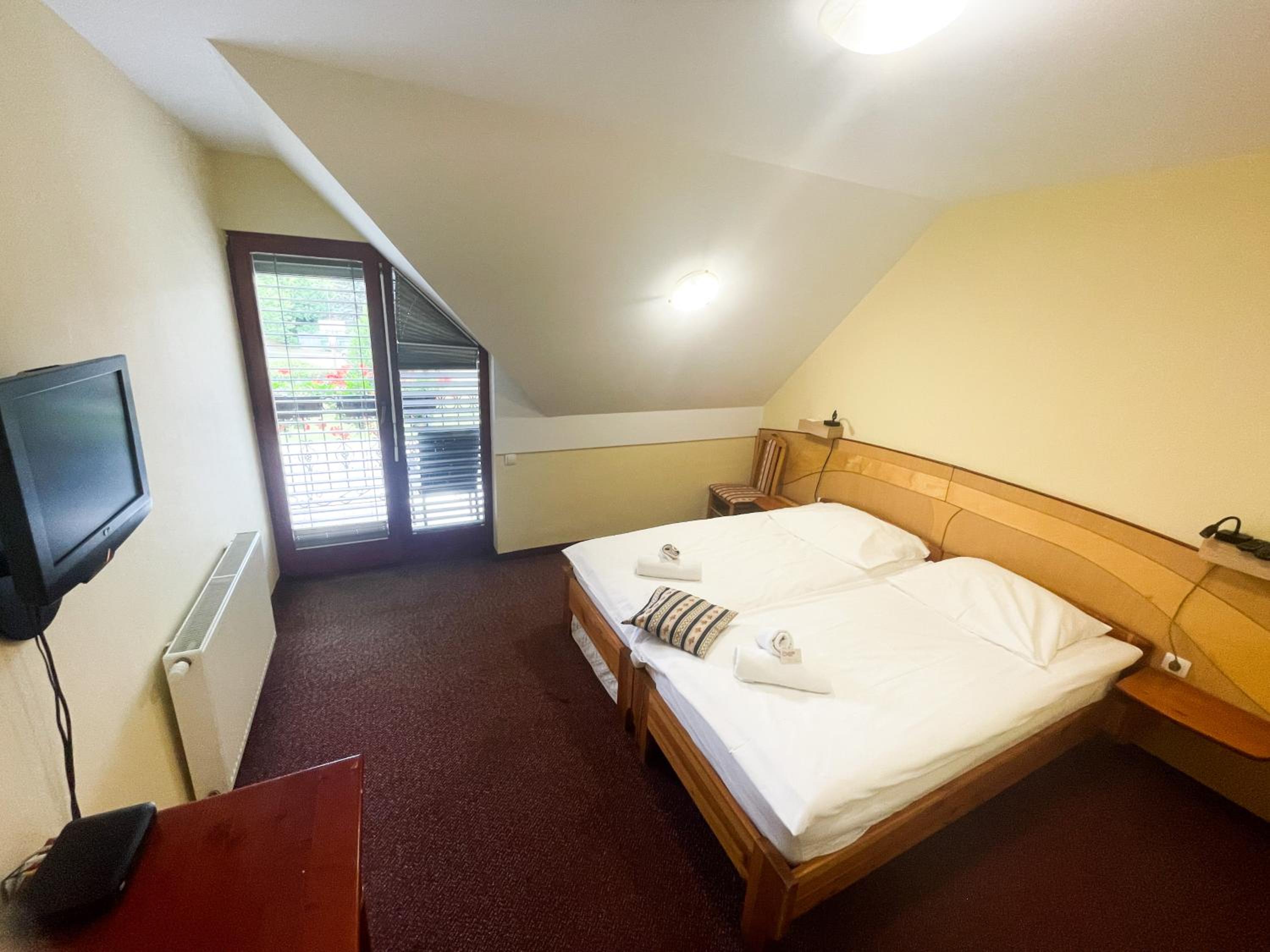 Double Room with Balcony - Photo 17