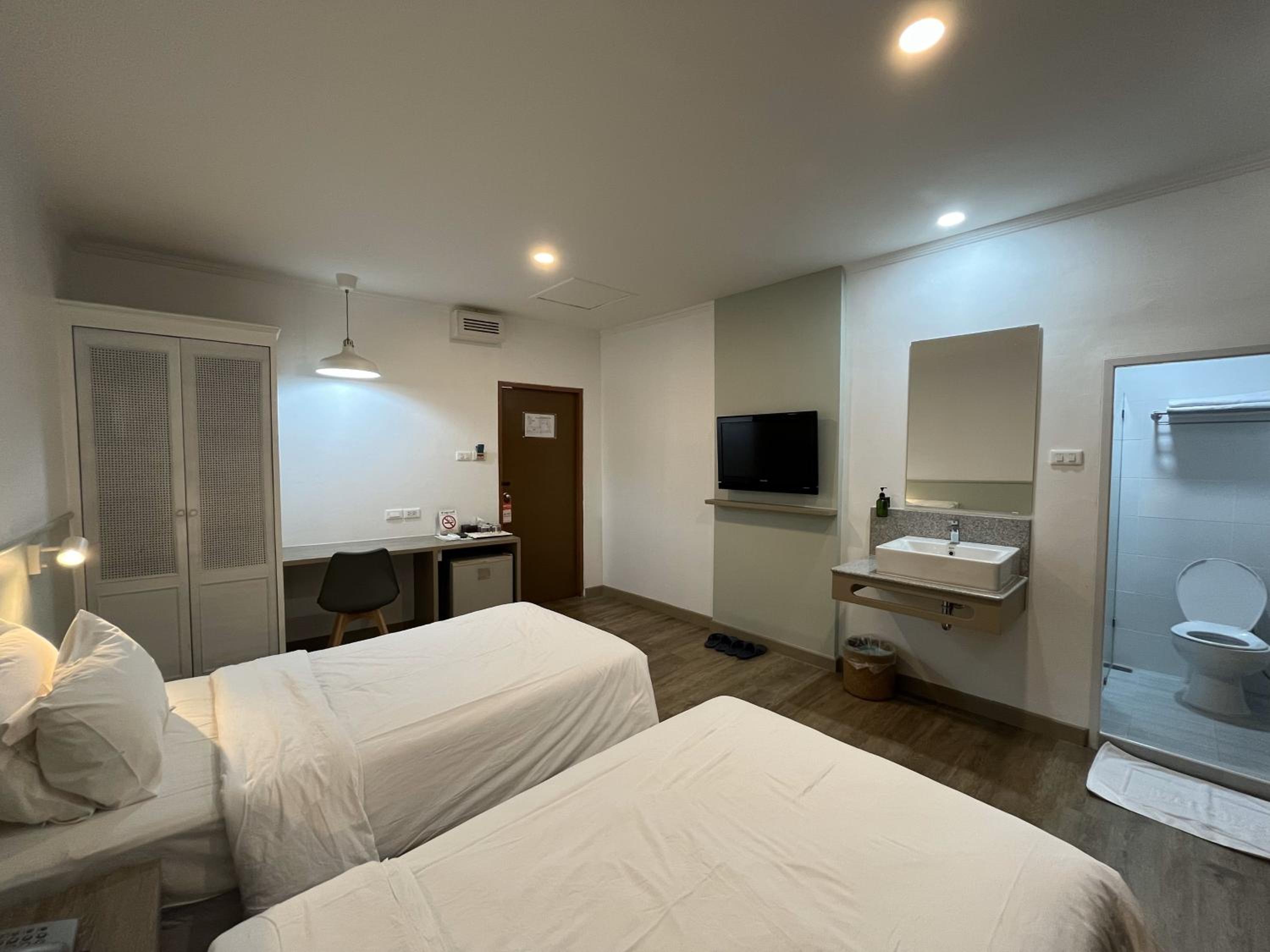 Standard Twin Room photo 3