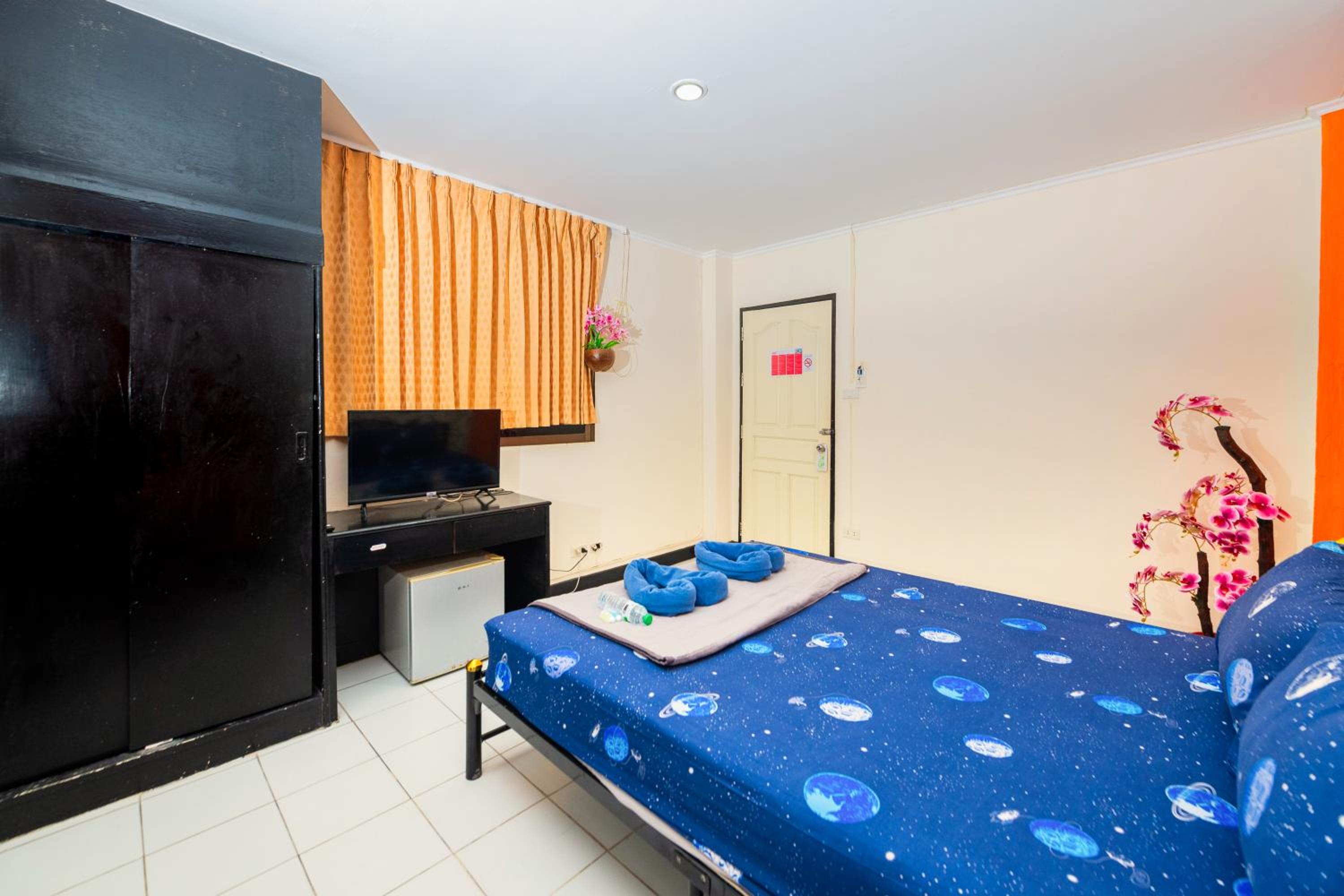 Economy Double or Twin Room (No Window) photo 2