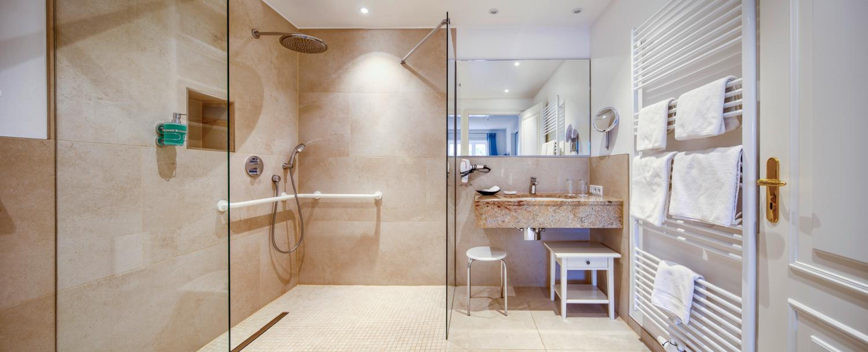 Deluxe Junior Suite photo 2