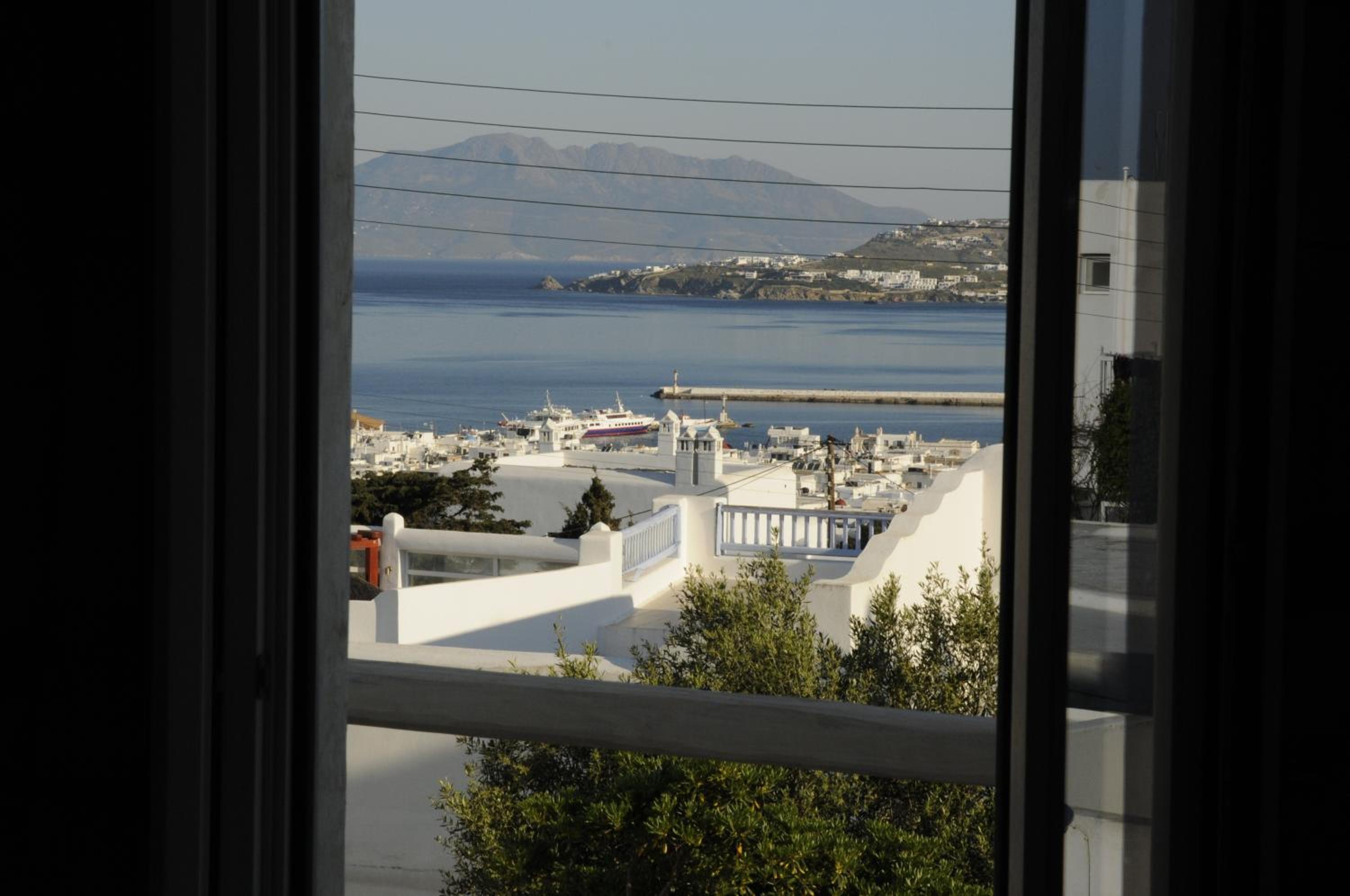 Deluxe Double Room with Balcony and Sea View - Photo 17