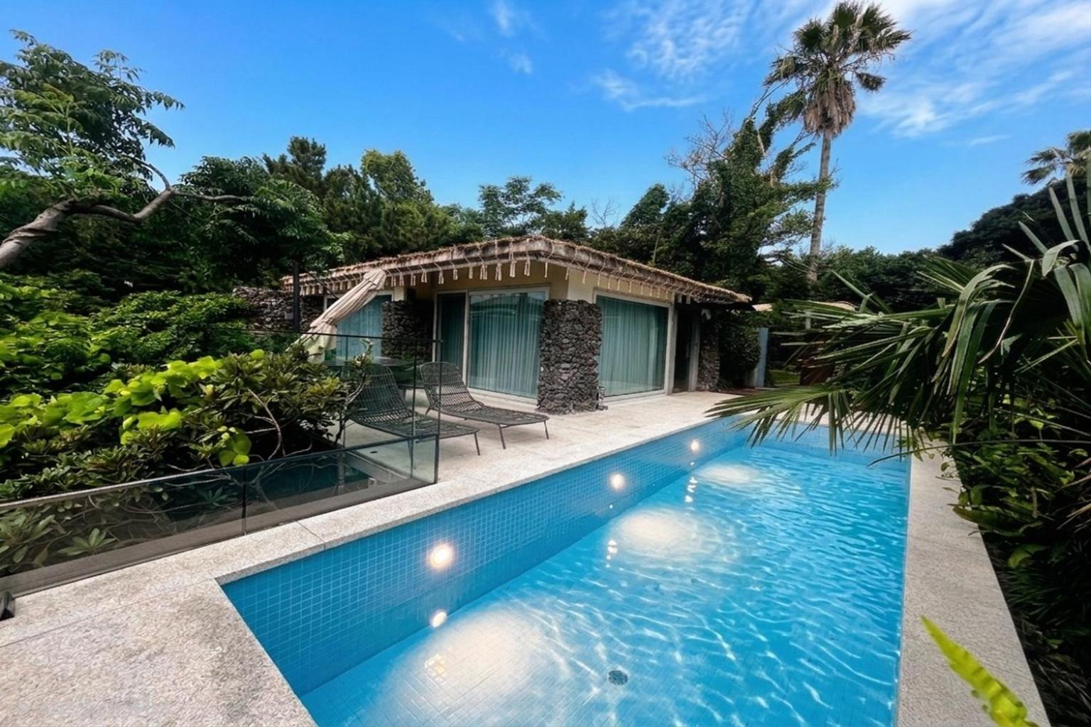 [Lounge PKG] Presidential Ocean Terrace Pool Suite