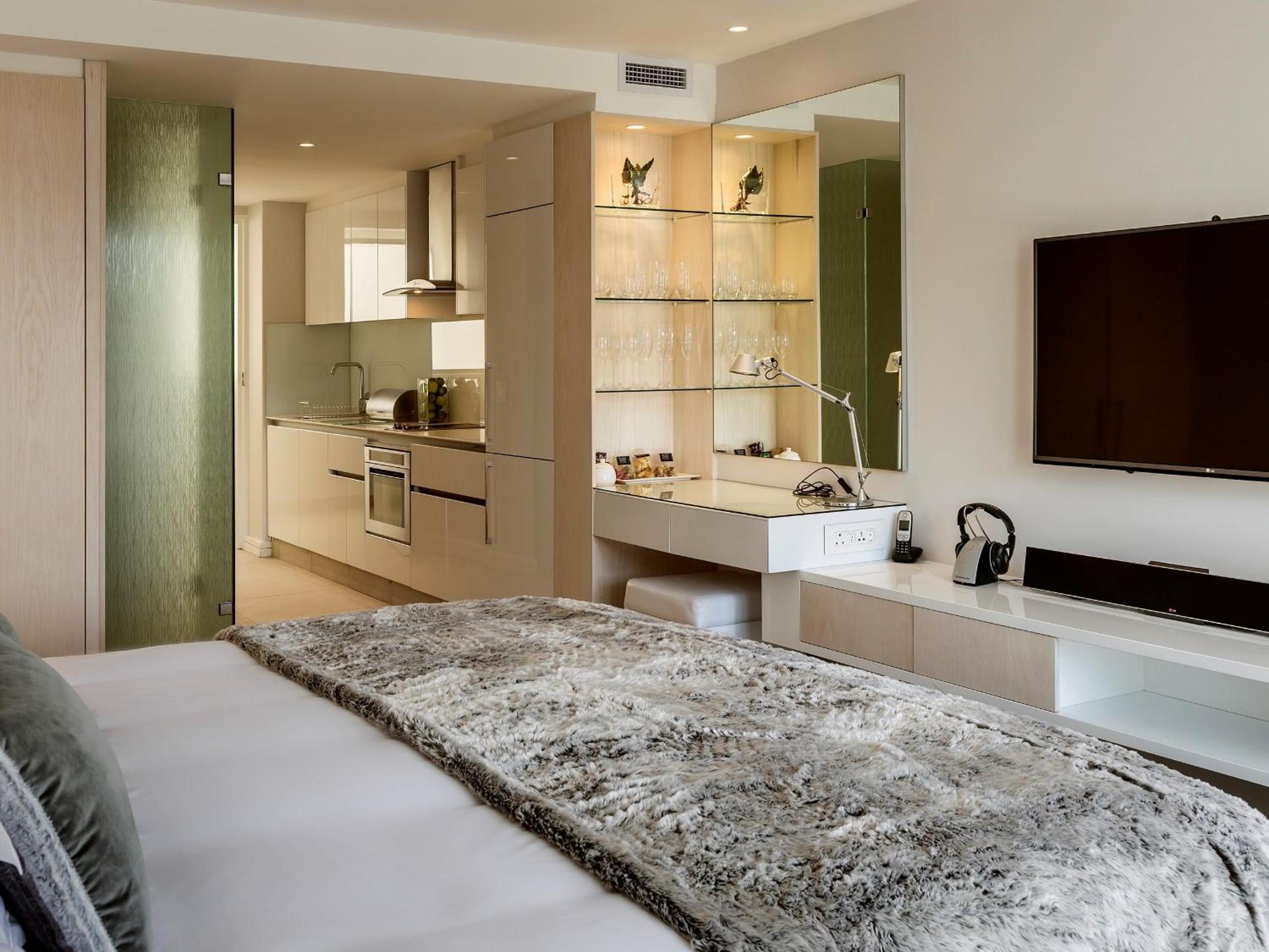 Deluxe Premier Suite