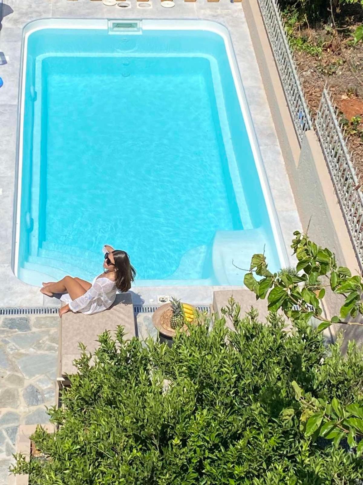 King Suite With Pool View photo 3