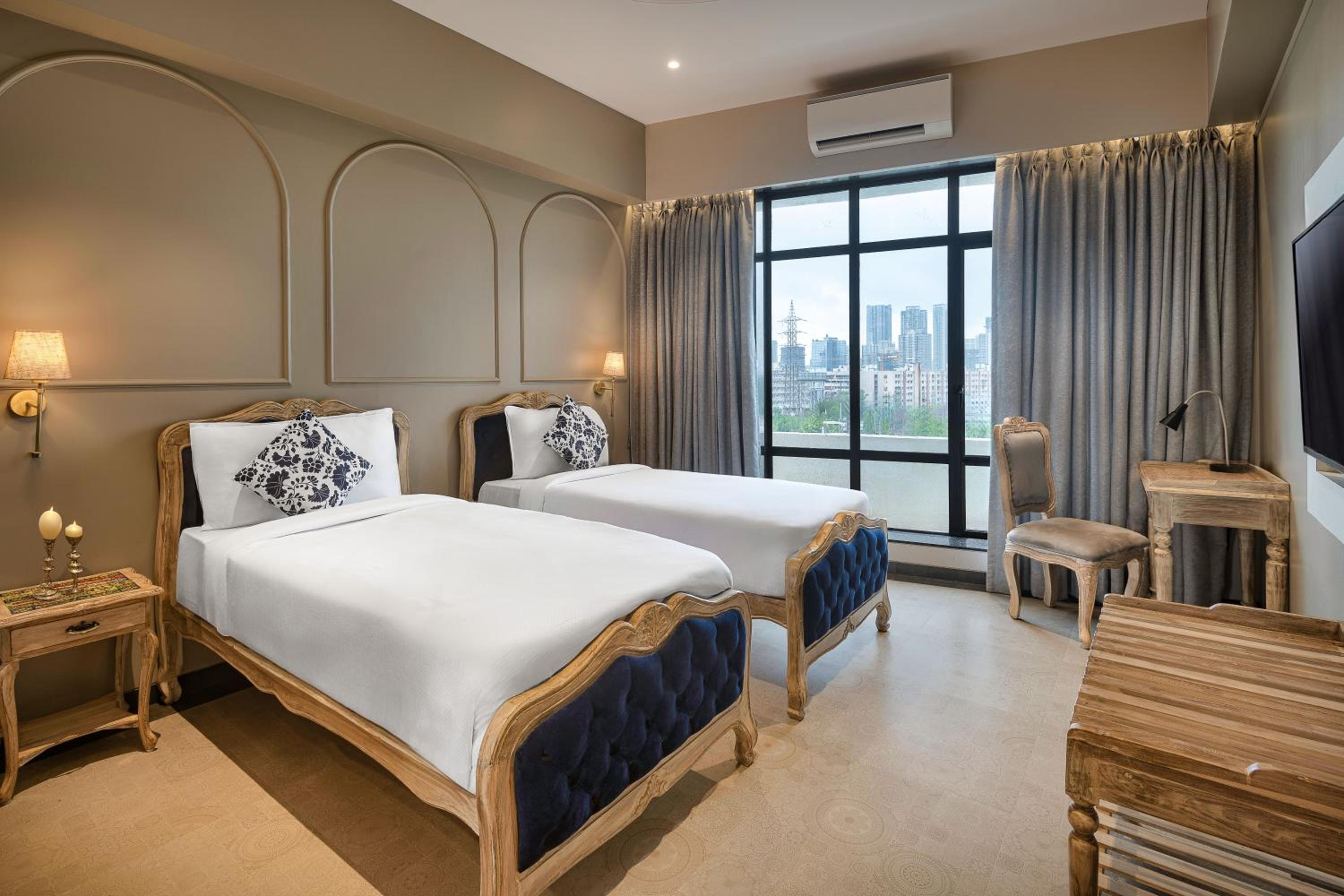 Superior Room with Free Airport Drop - Photo 1