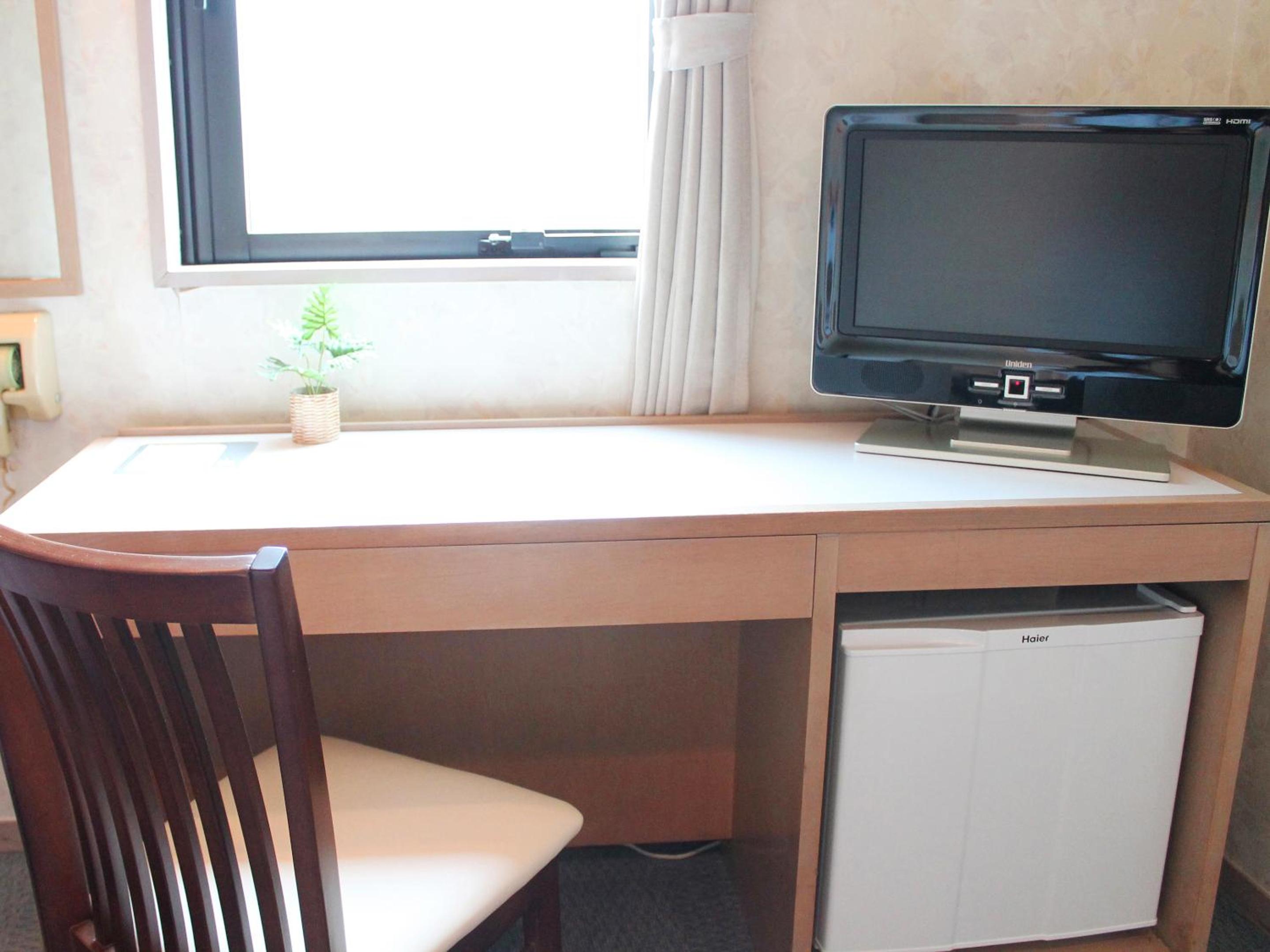 Double Room with Small Double Bed - Smoking - Photo 1