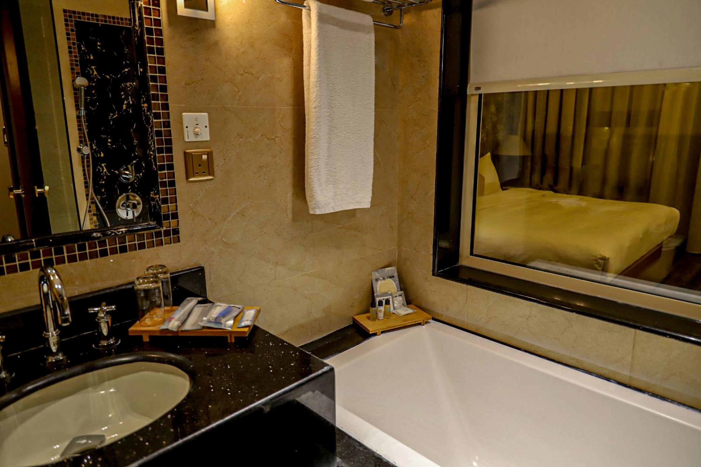 Standard Double Room - Photo 6