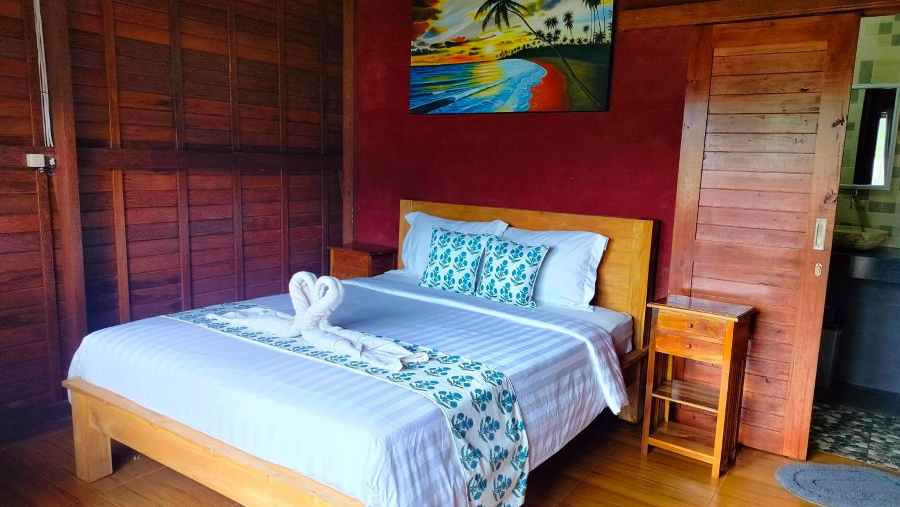 Deluxe Room (2 Adults + 1 Child) - Photo 1