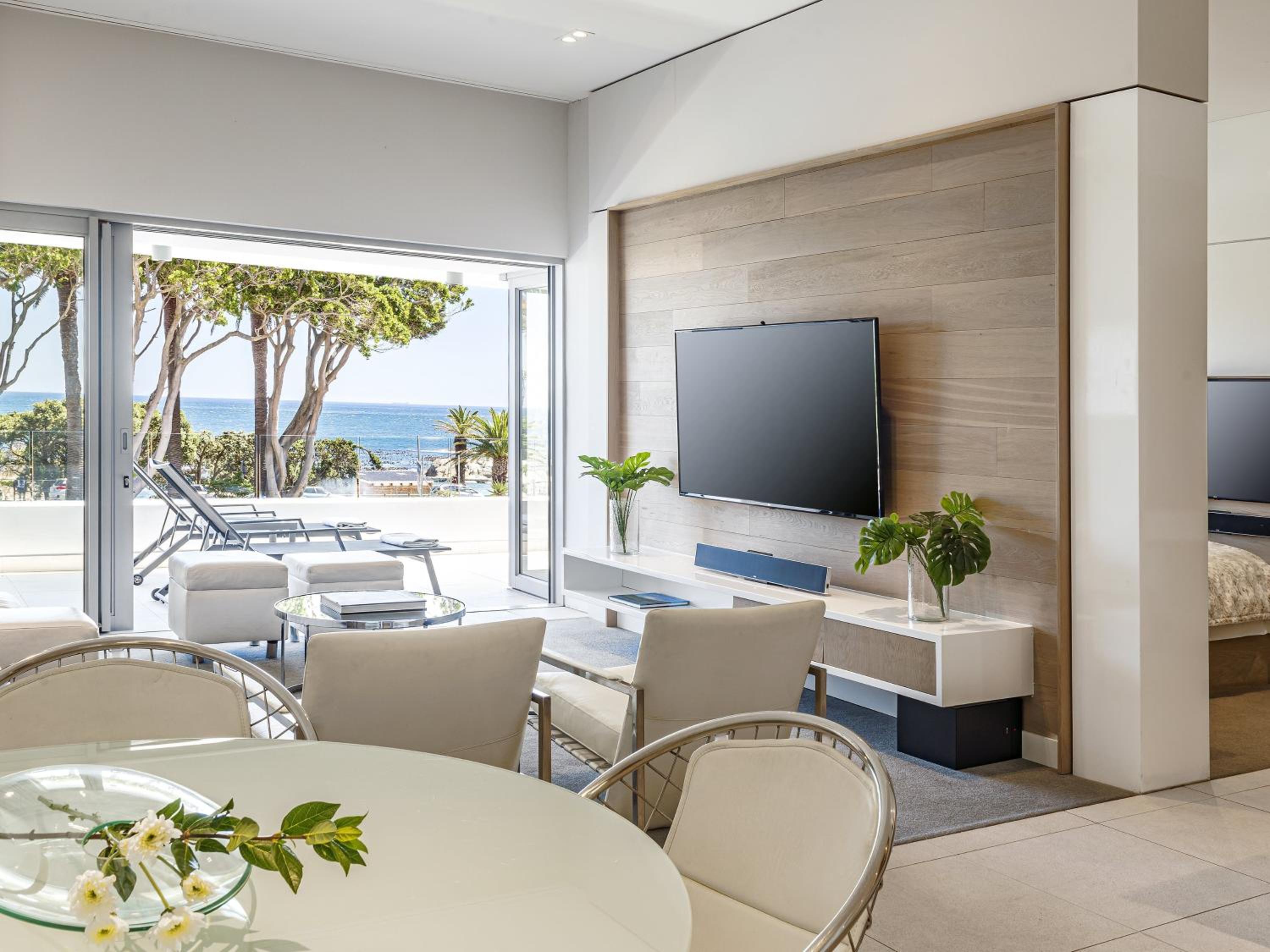 One-Bedroom Luxury Suite with Sea View