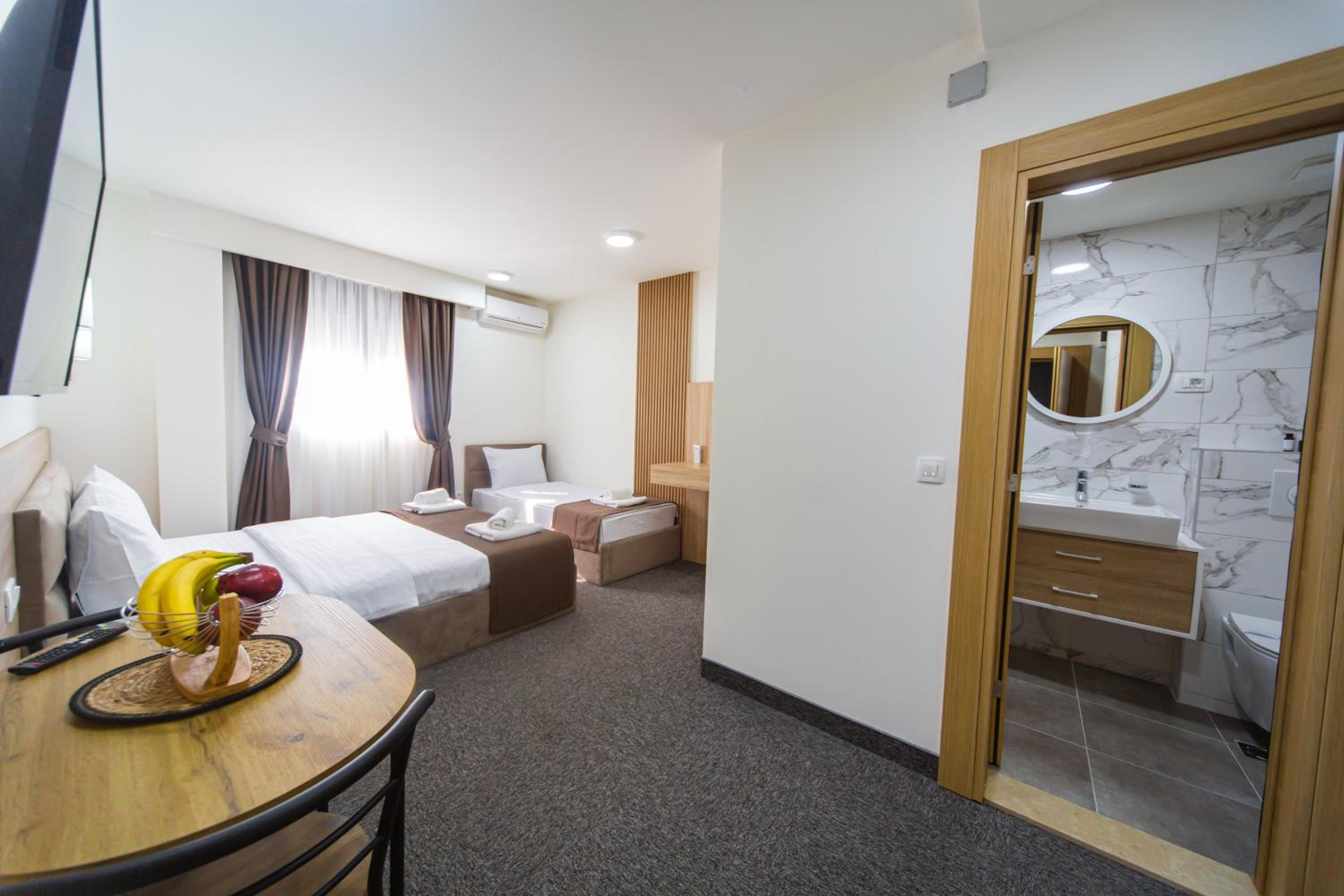 Comfort Triple Room with Shower - Photo 2