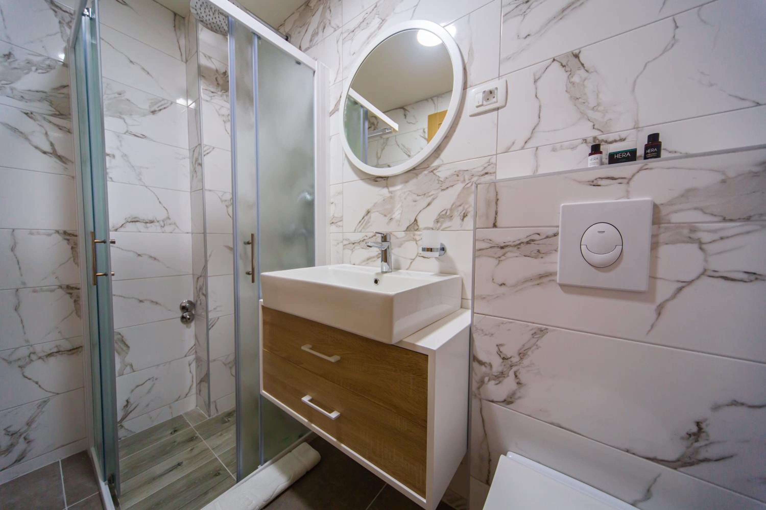 Comfort Triple Room with Shower - Photo 8