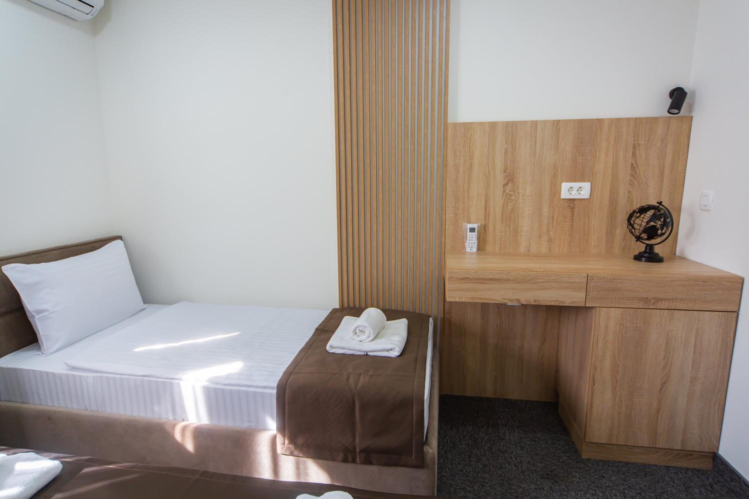 Comfort Triple Room with Shower - Photo 6