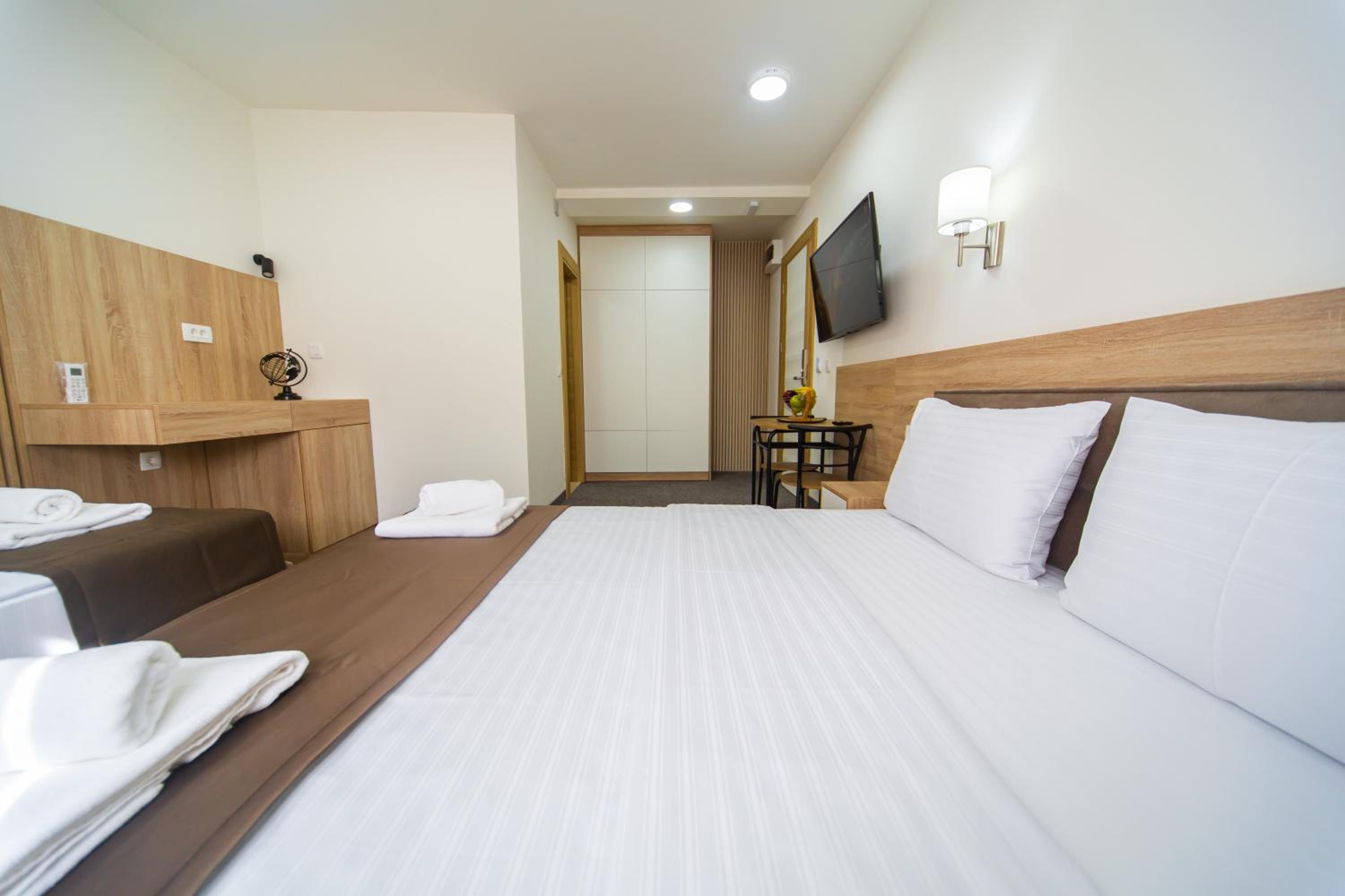 Comfort Triple Room with Shower - Photo 3