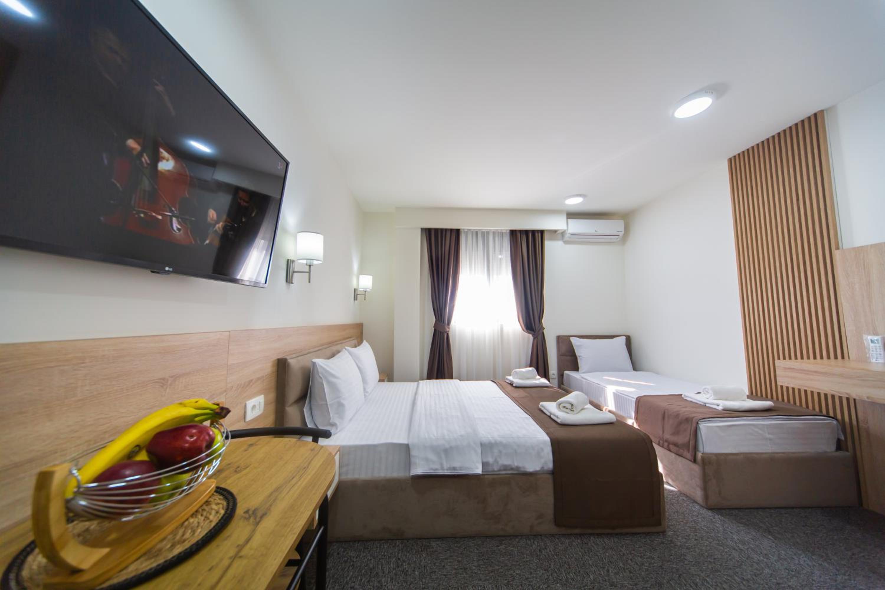 Comfort Triple Room with Shower - Photo 7