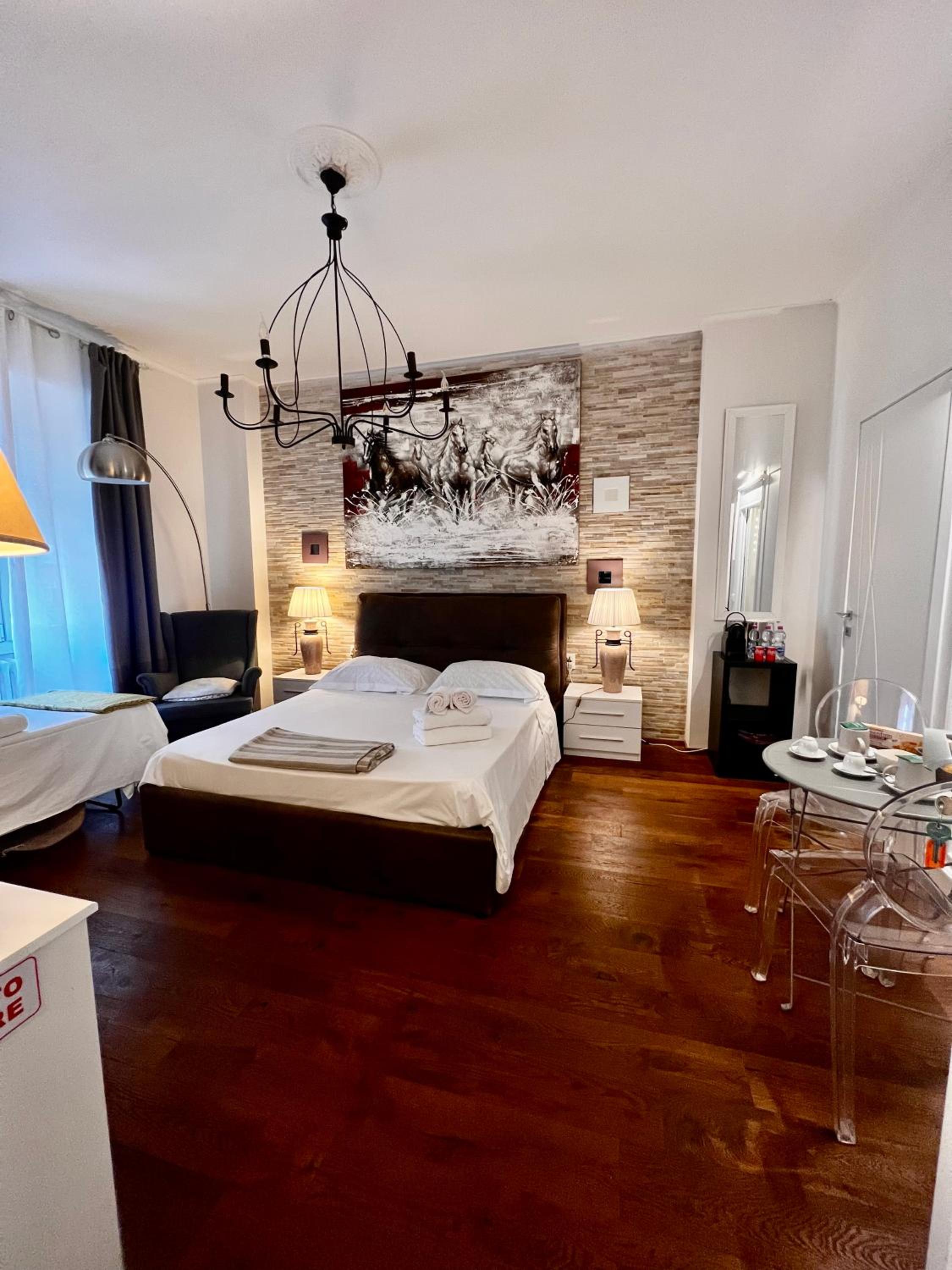 Large Double Room photo 3