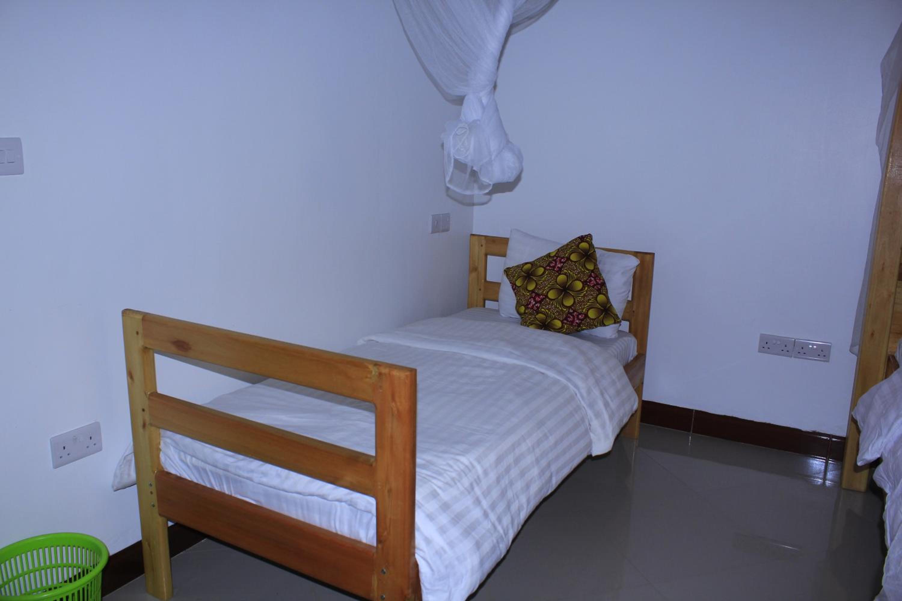 Single Room with Private Bathroom photo 3