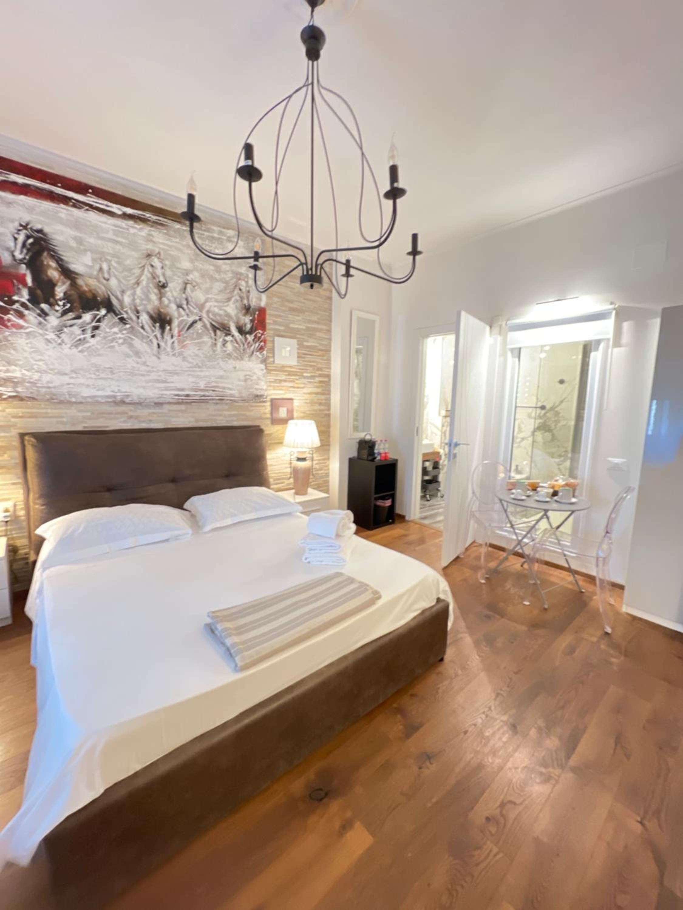 Large Double Room photo 1