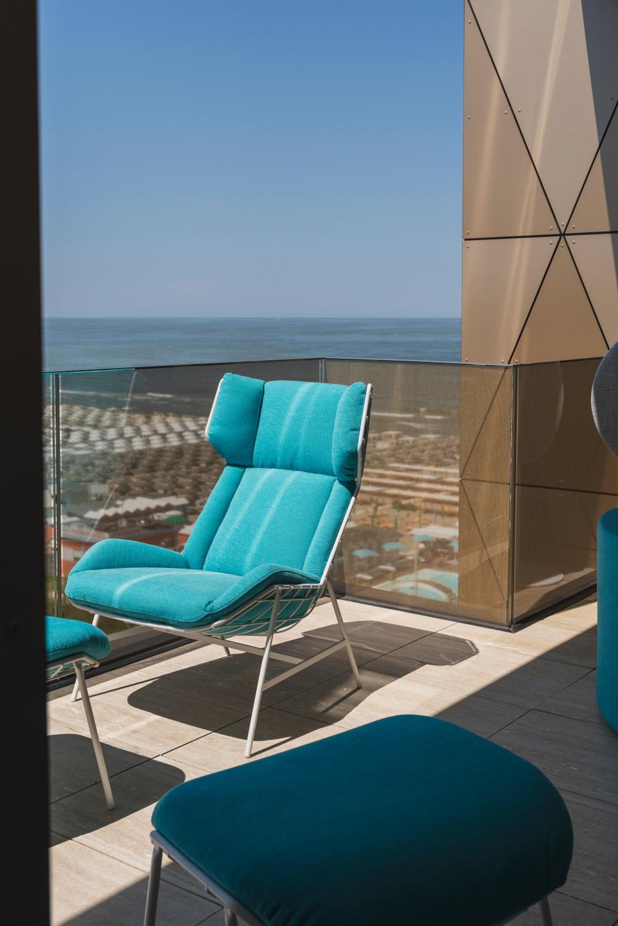 Platinum Suite with Terrance and Spa Bath photo 2