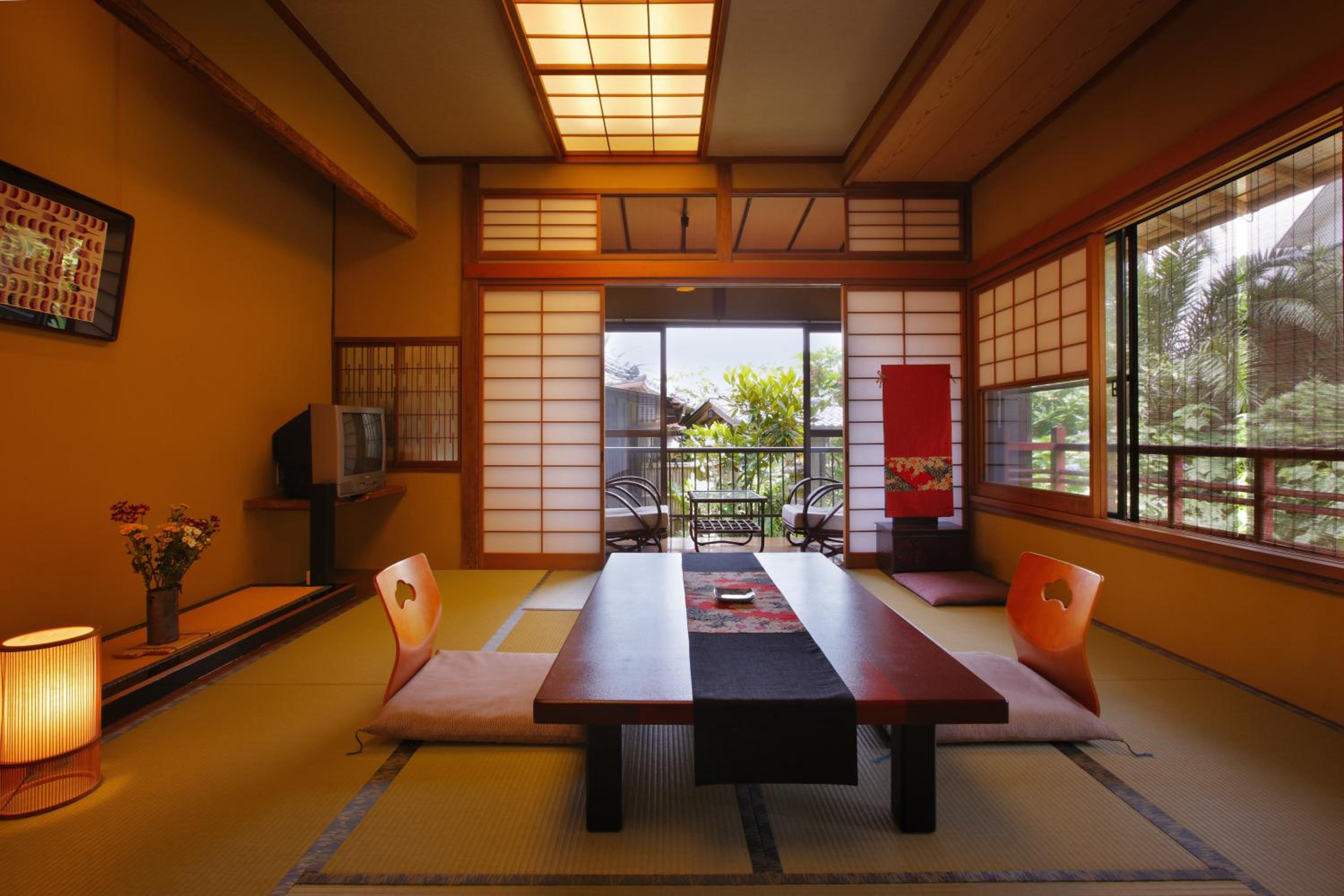 Japanese-Style Room with Shared Bathroom photo 3