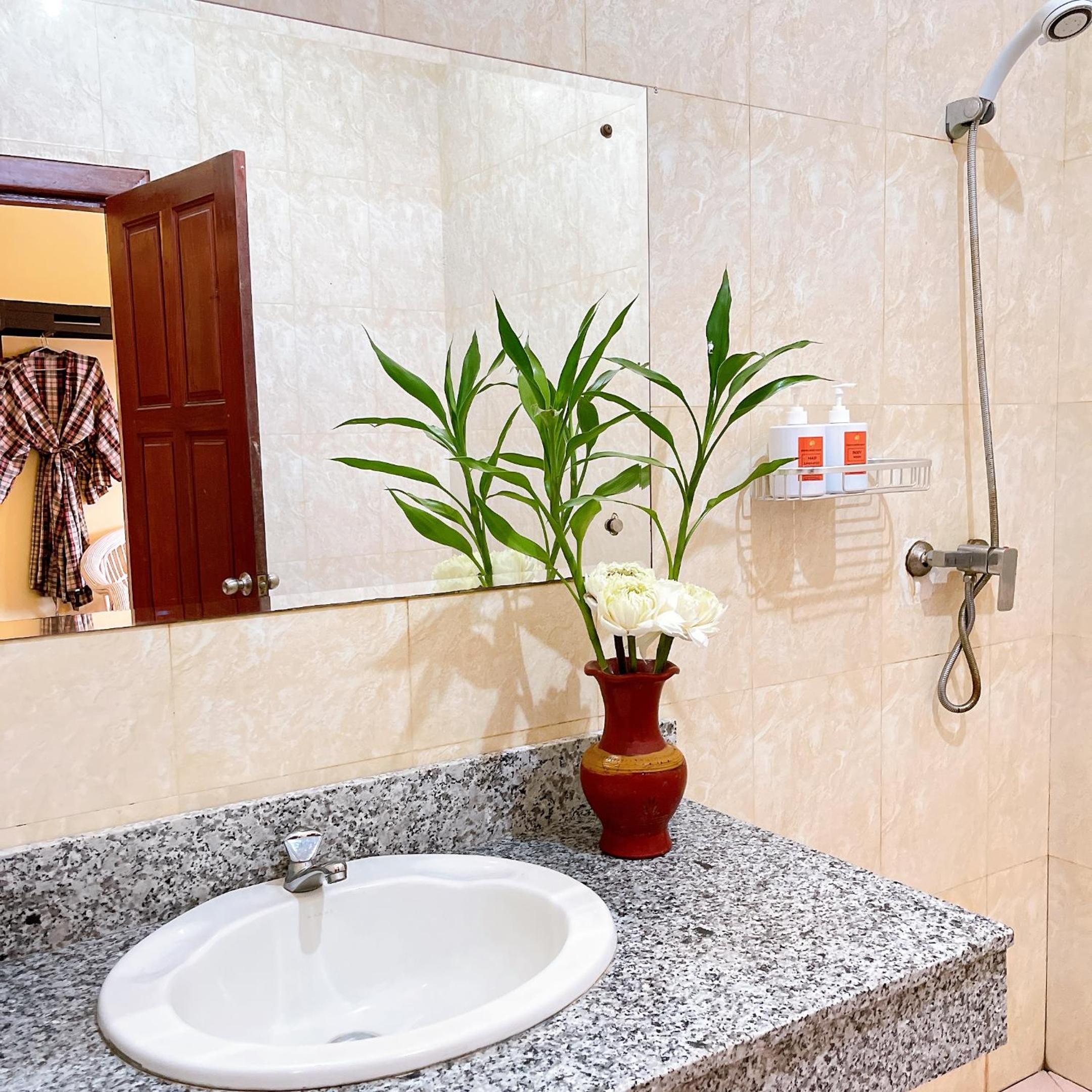 Deluxe Double or Twin Room @ Free Pickup - Photo 11