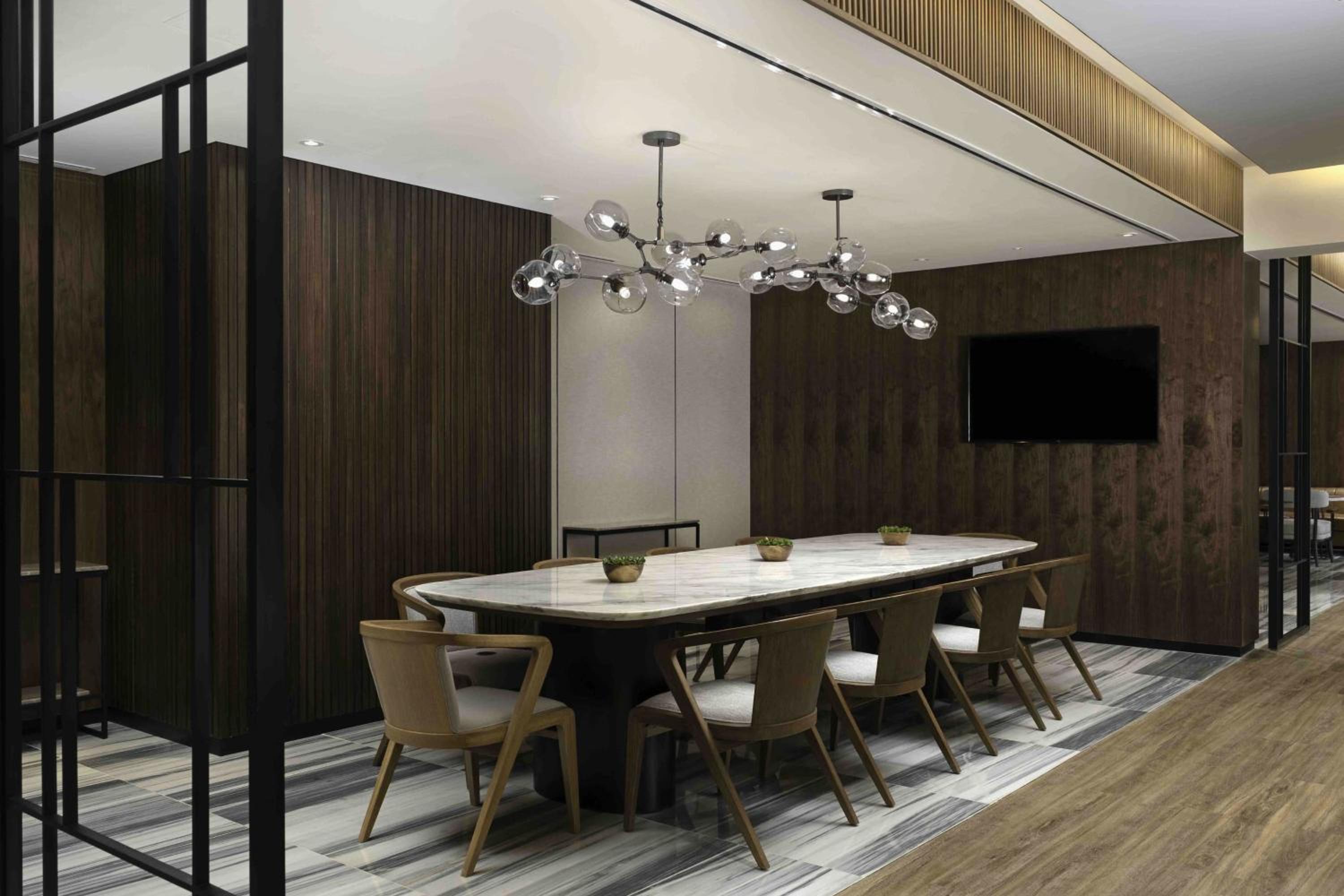 Club level, Guest room, 1 King, City view - Photo 5