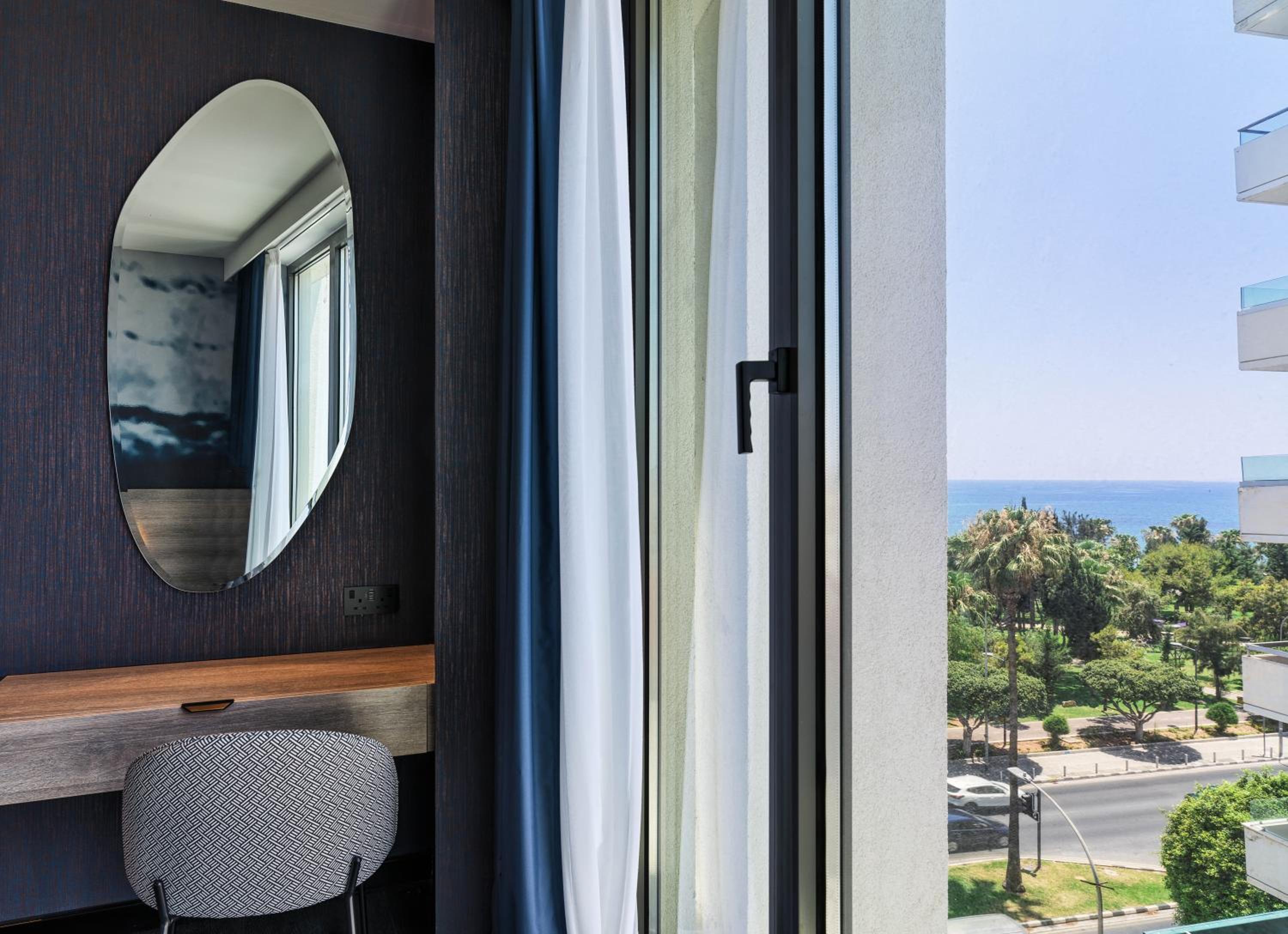 Design Double Star with Partial Sea View photo 3