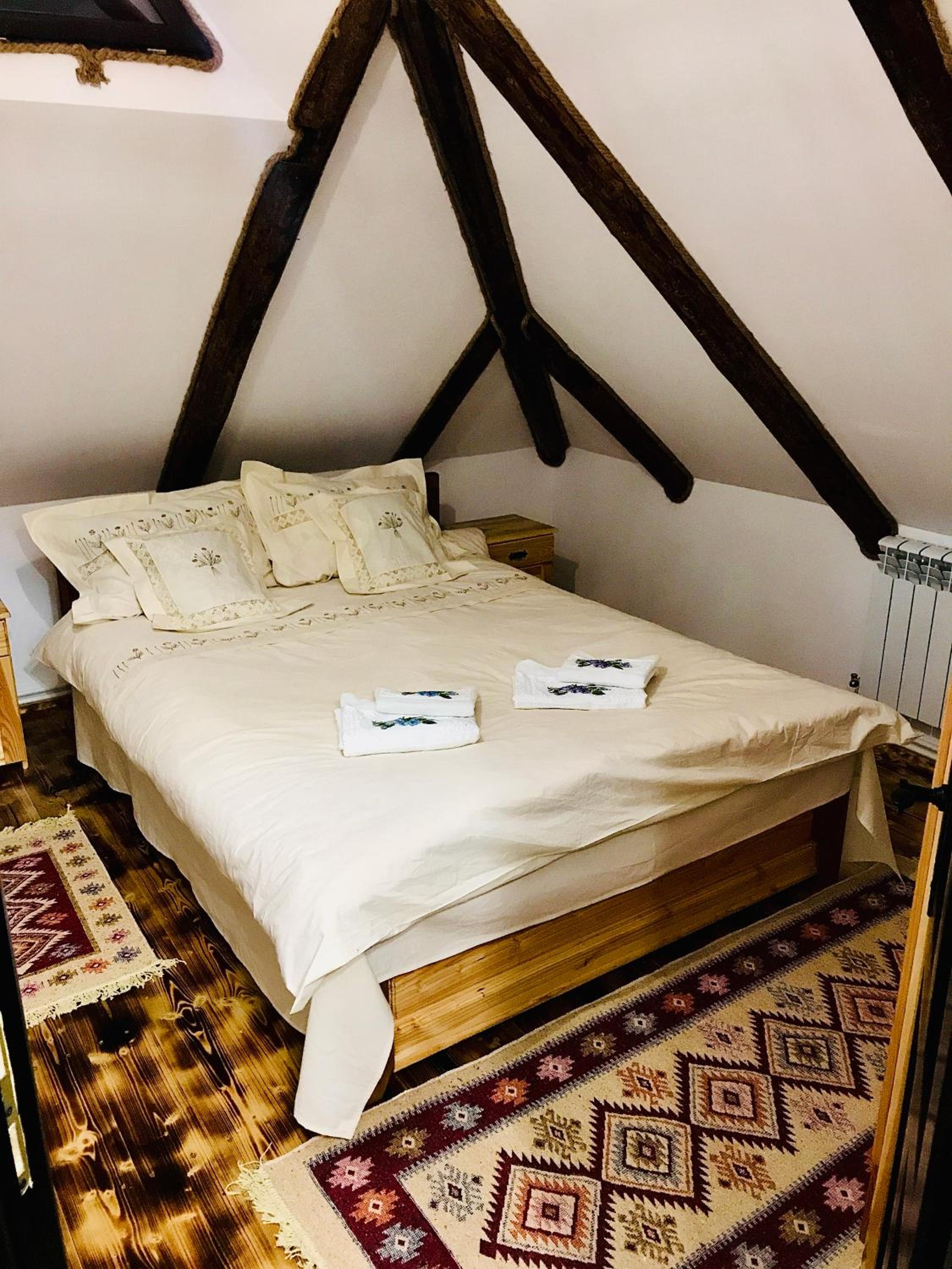 Queen Room photo 1