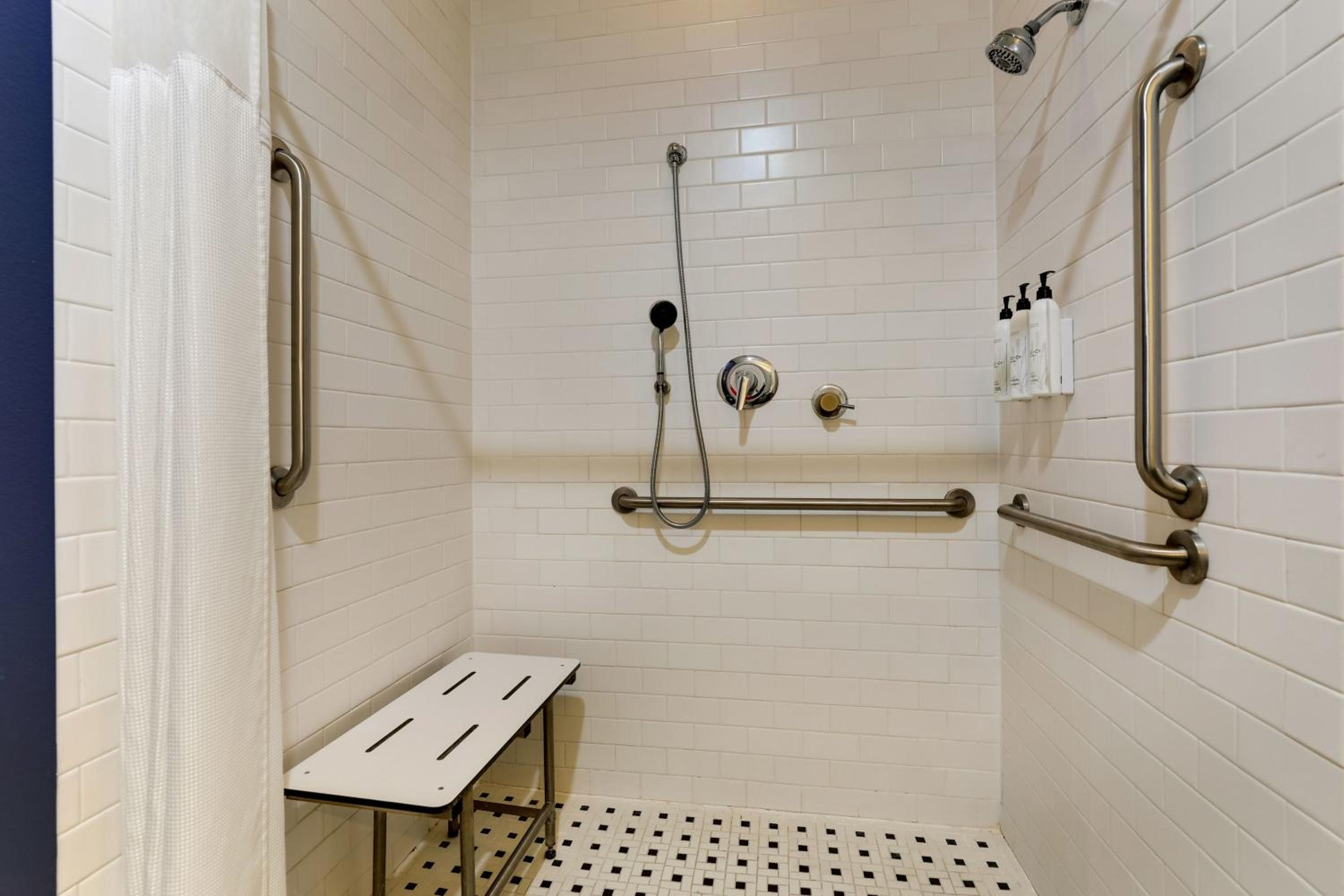 Queen Room with Two Queen Beds - Hearing Accessible - Photo 2