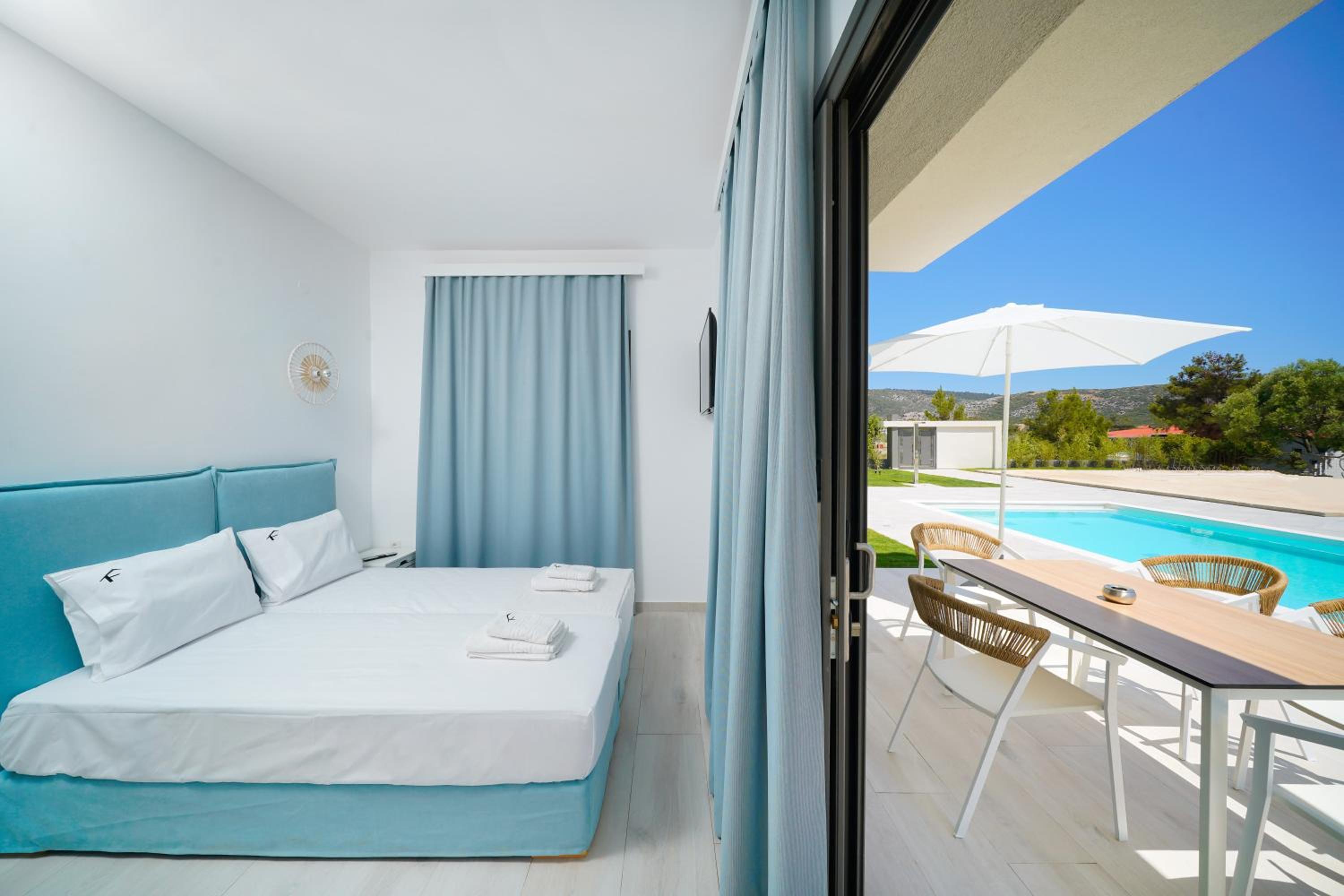 Apartment with Pool View  photo 3