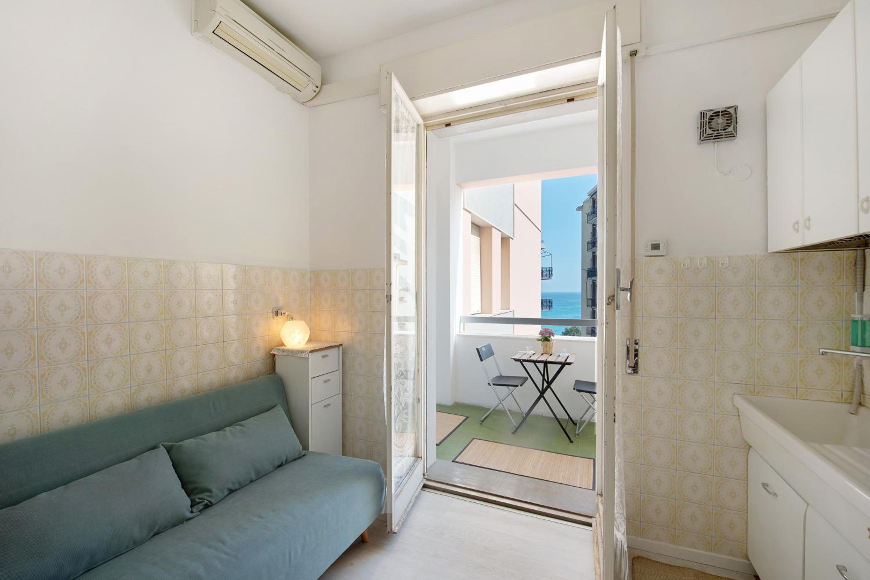 Studio Apartment with Sea View photo 3