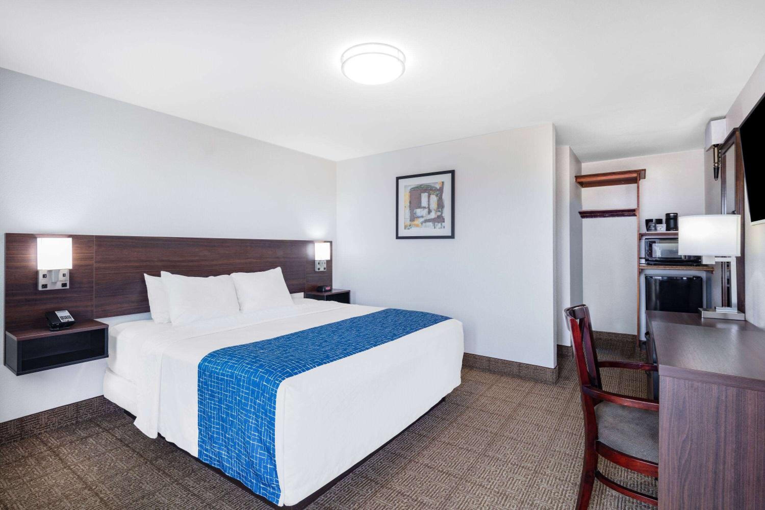 King Room - Non-Smoking - Photo 2