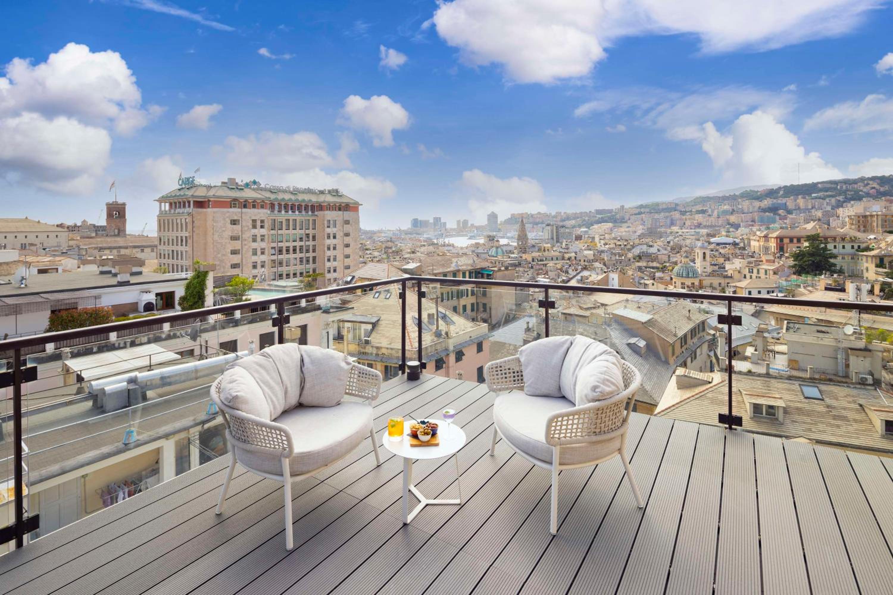 King Junior Suite with City View - Photo 11