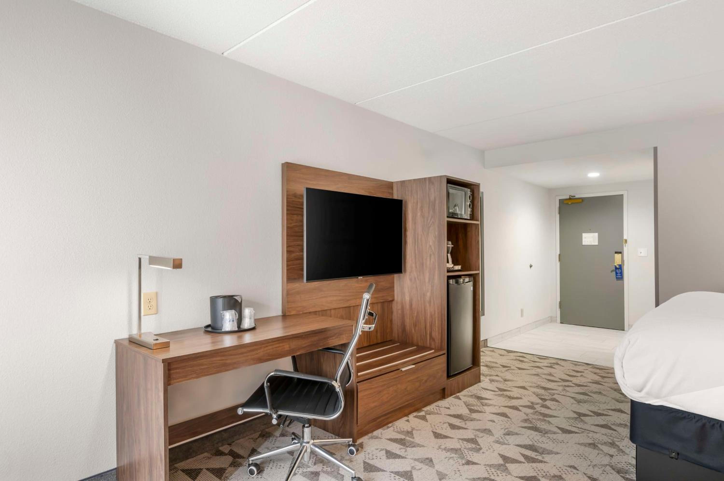 King Suite with Sofa Bed photo 3