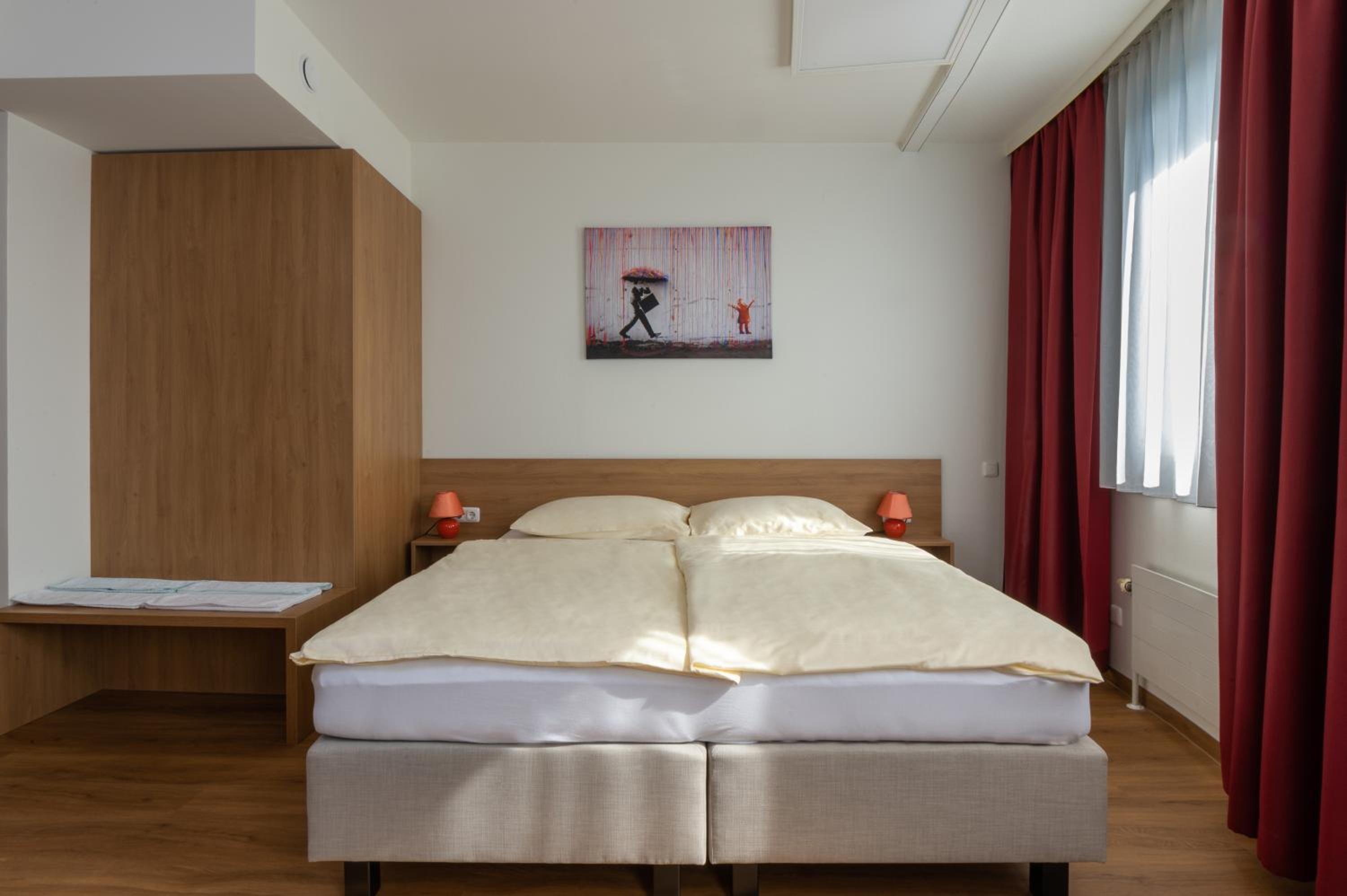 Standard Double Room - Photo 2