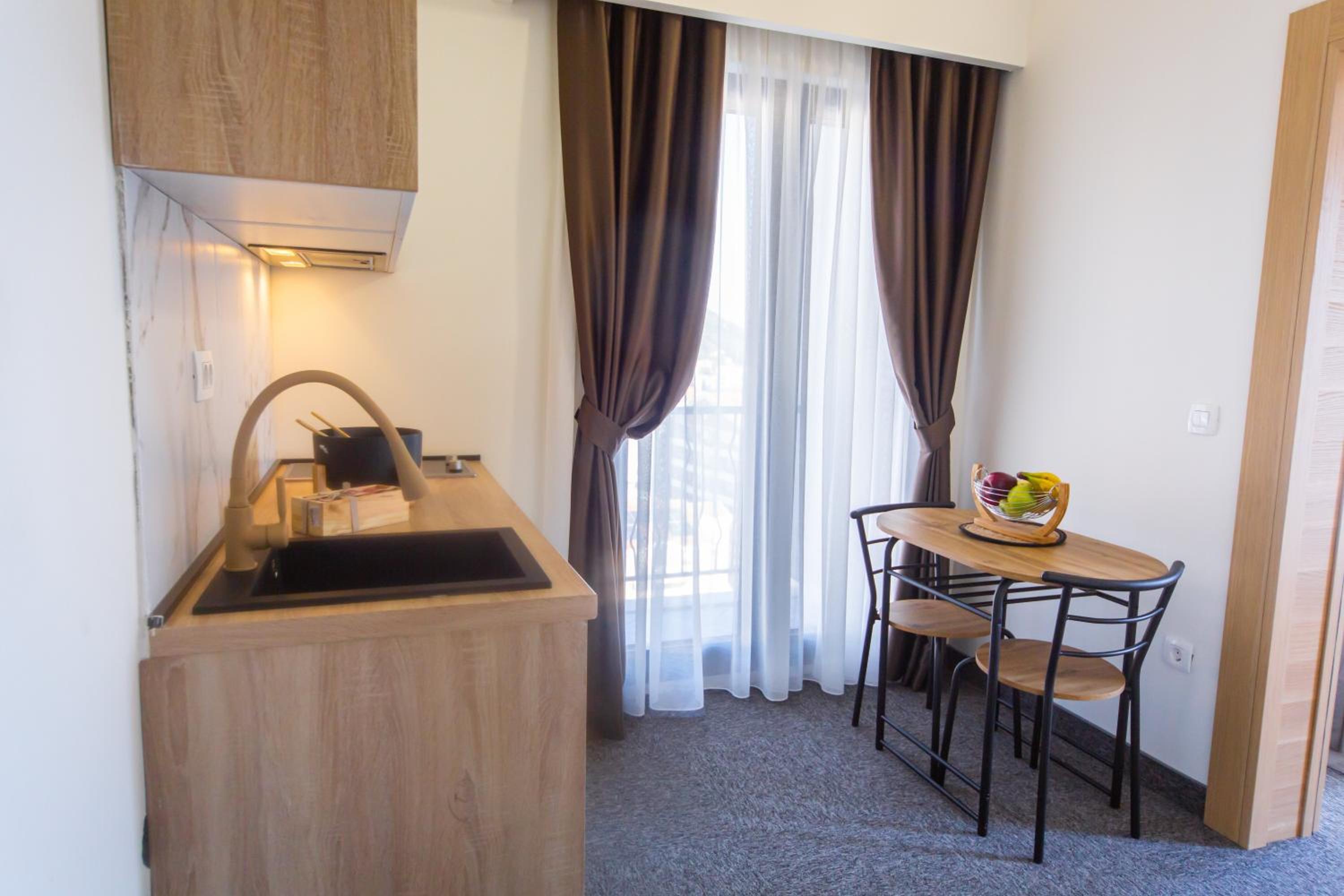 Deluxe Double Room with Balcony and Sea View - Photo 5