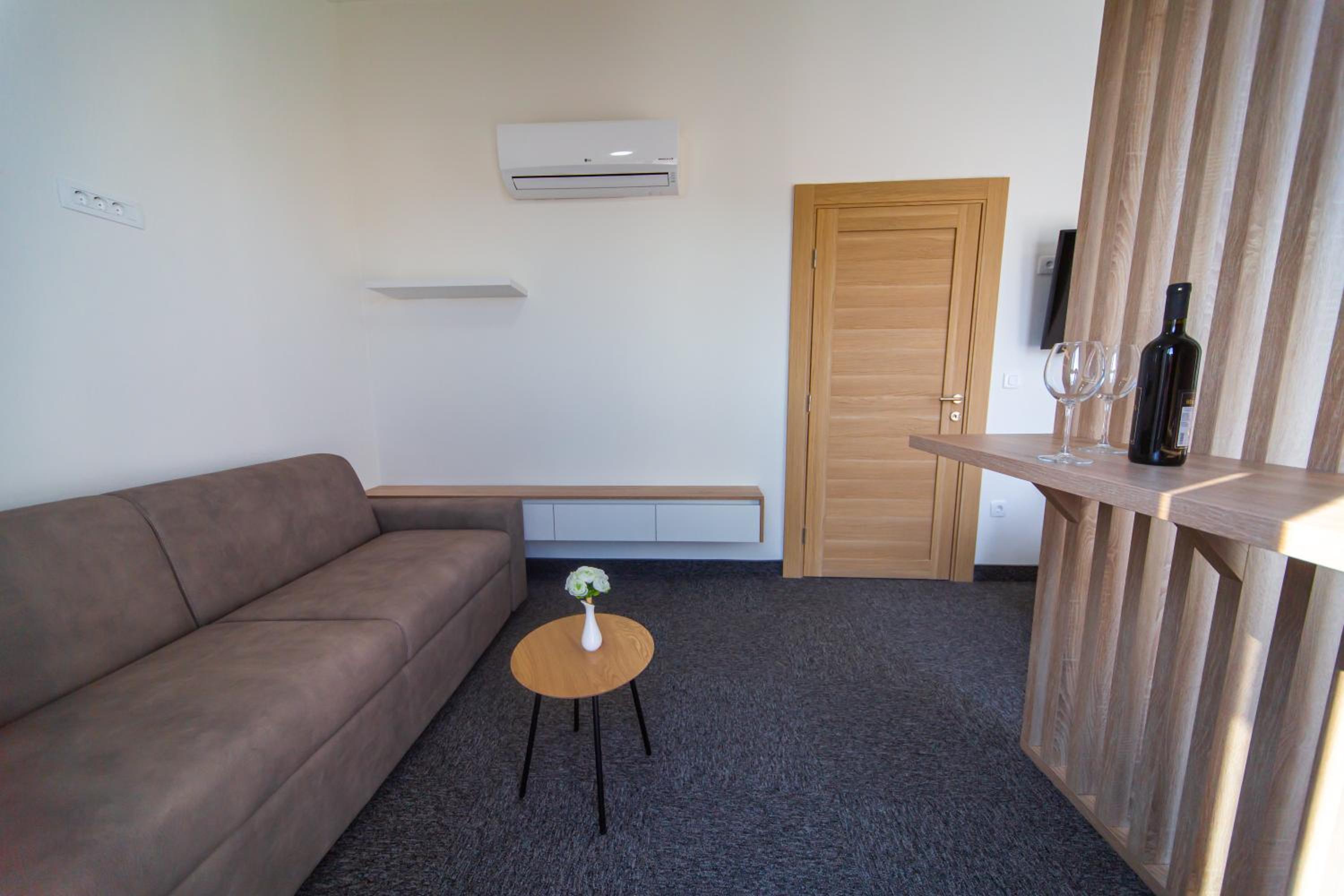 Deluxe Double Room with Balcony and Sea View - Photo 9