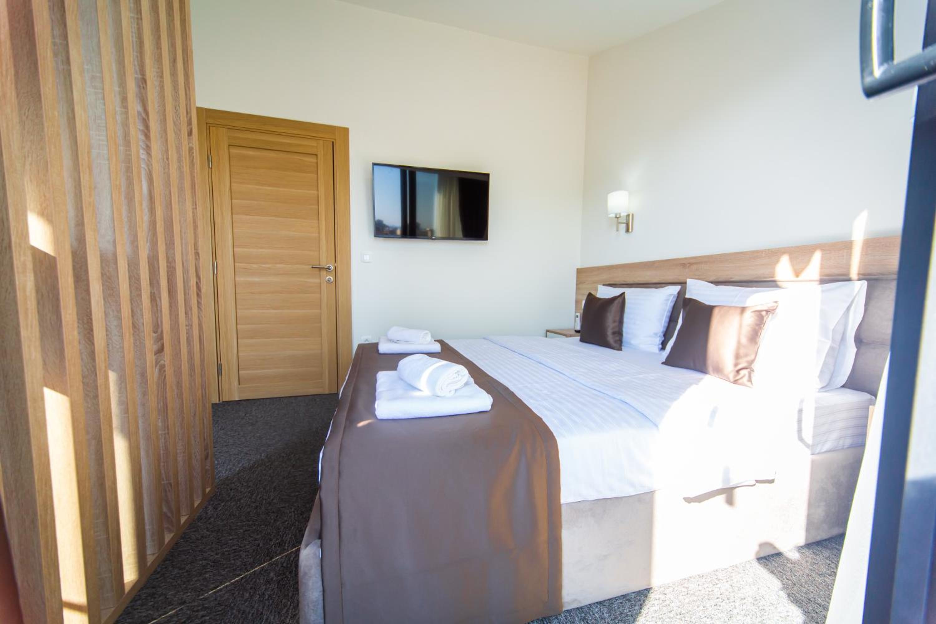 Deluxe Double Room with Balcony and Sea View - Photo 7
