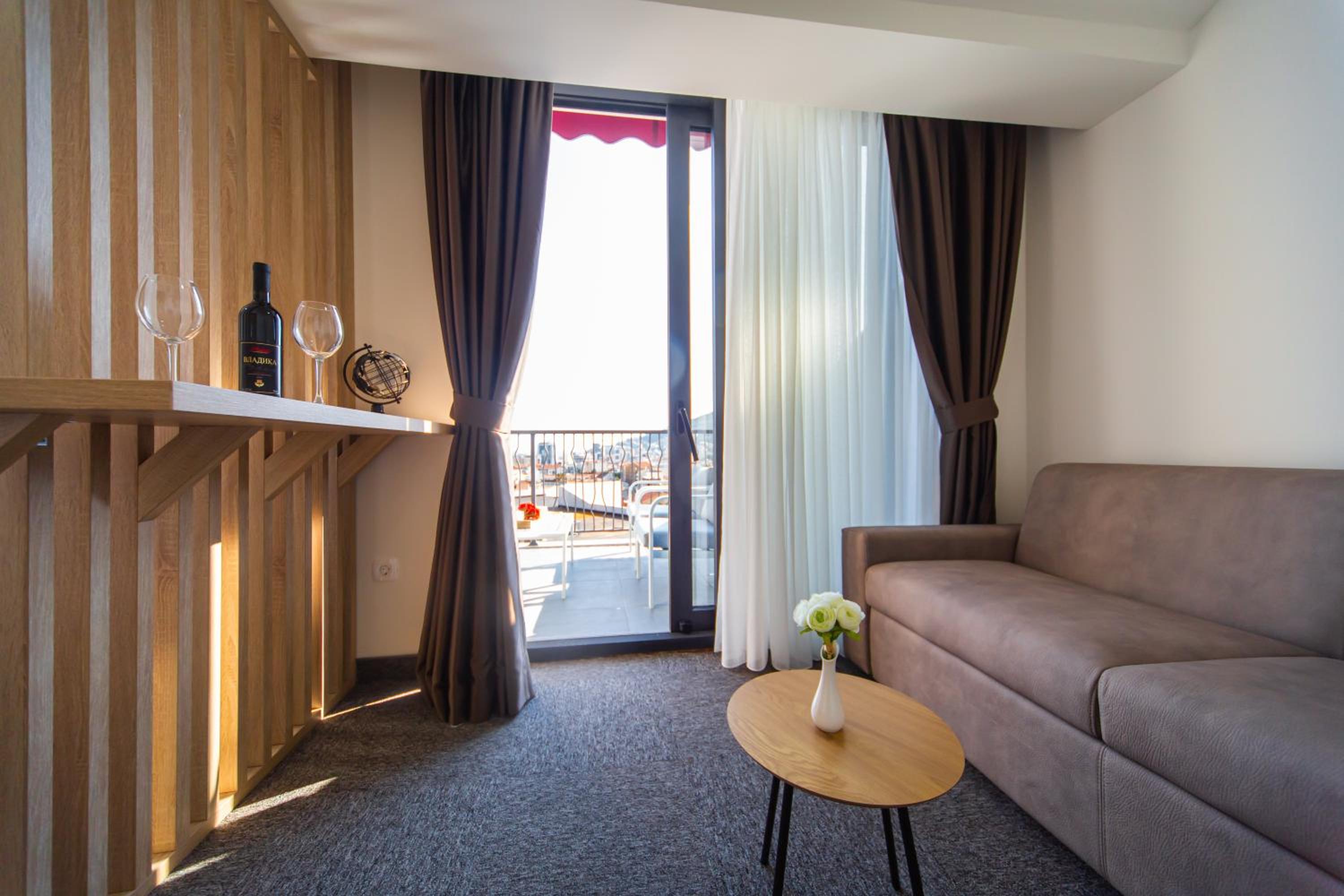 Deluxe Double Room with Balcony and Sea View - Photo 3