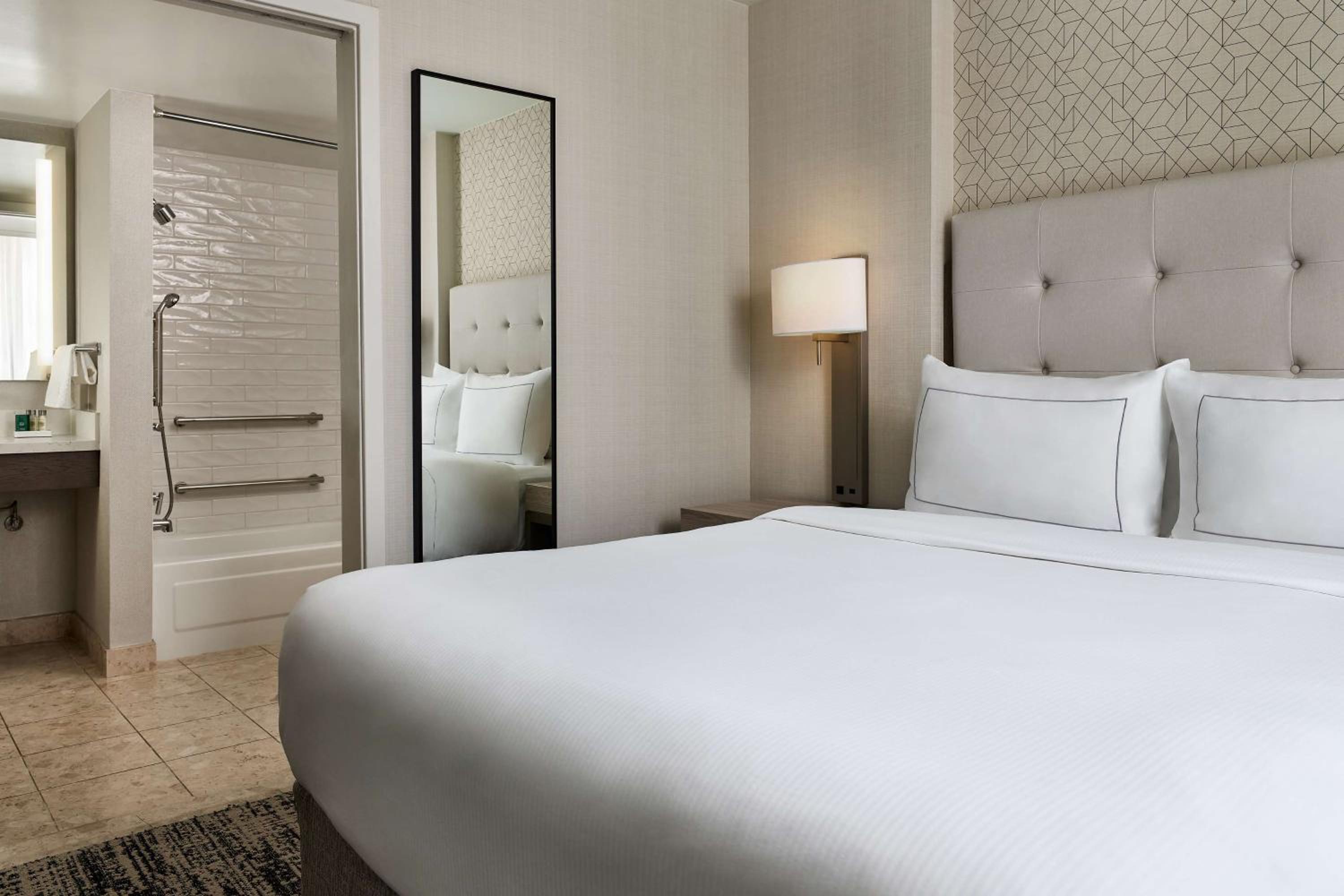 Two-Room Queen Suite with 1 Queen Bed and Bath Tub - Mobility Accessible - Photo 3